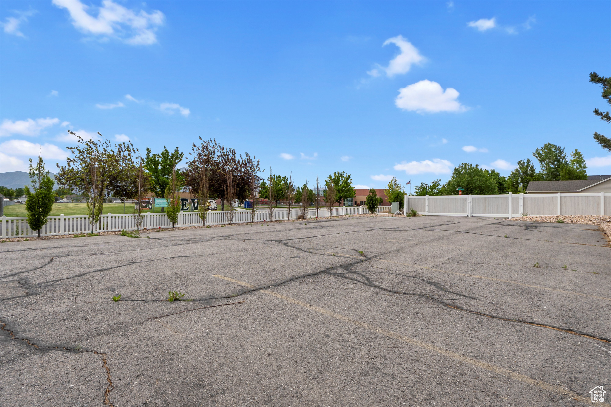 COLONIAL PARK - Residential