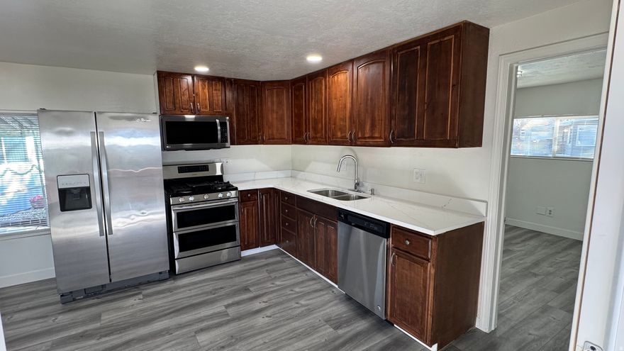 Welcome to Majestic Oaks this Remodeled Mobile hm has a new Kitchen New BARMS. New flooring main BDRM has its own BARM central air ,the Park offers a Club house with kitchen*Game Room*Hot Tub Swimming pool*Play ground* Basket ball court*this is a must see