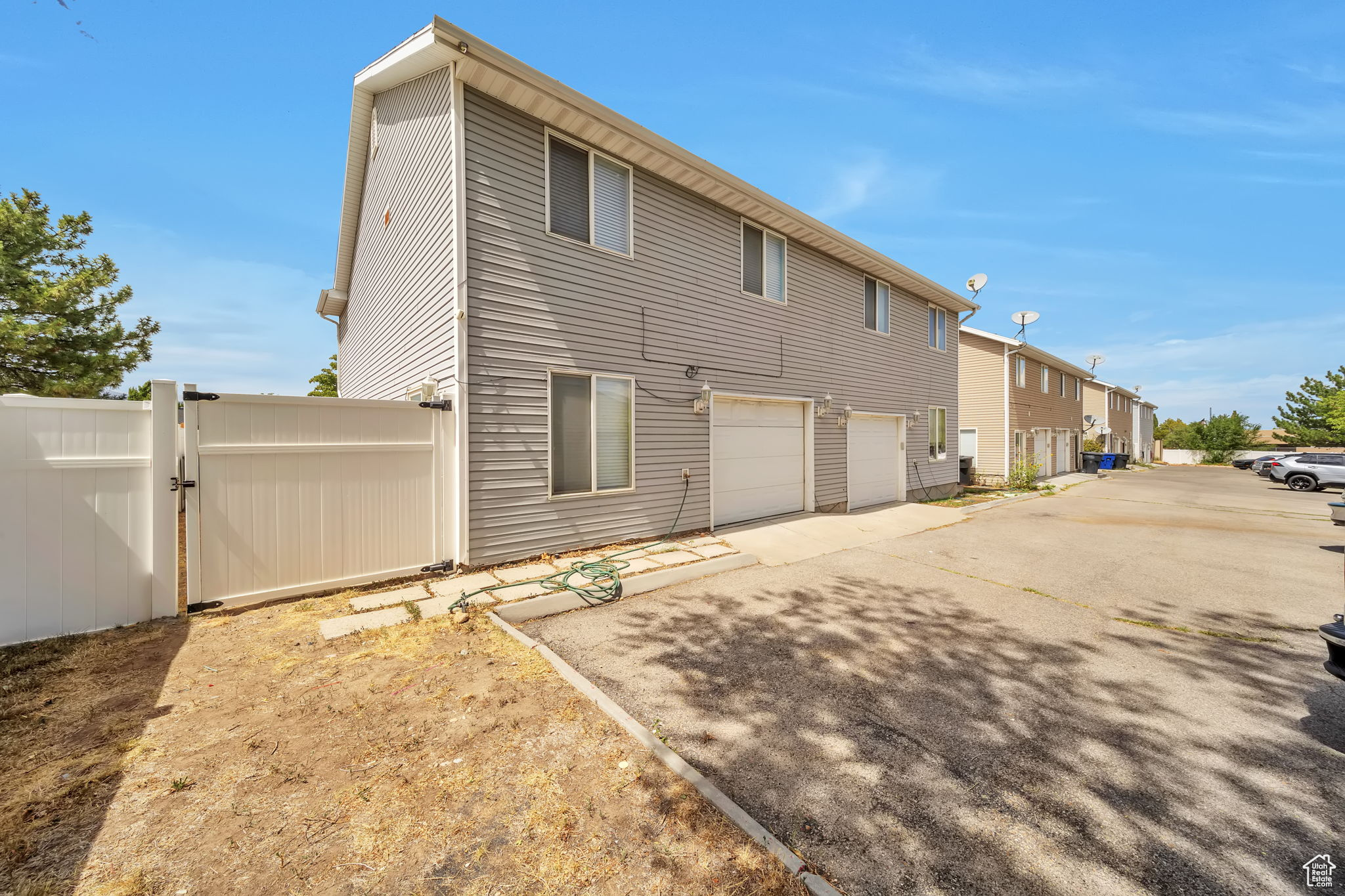 VILLAGE WEST - Residential