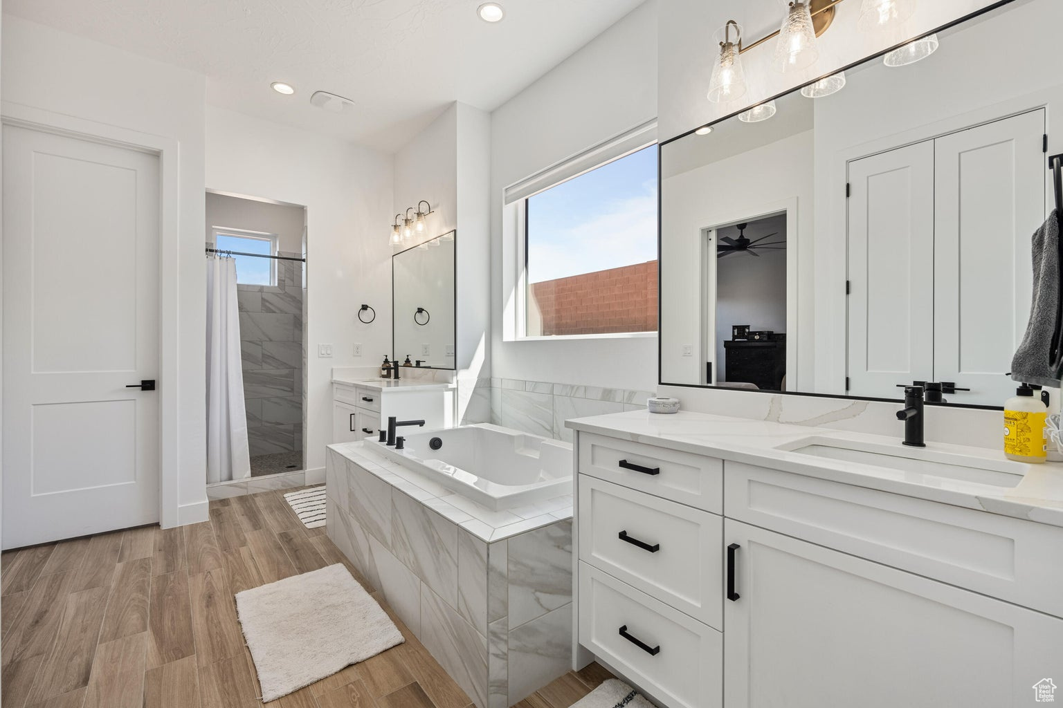 ROADRUNNER RIDGE 5 - Residential