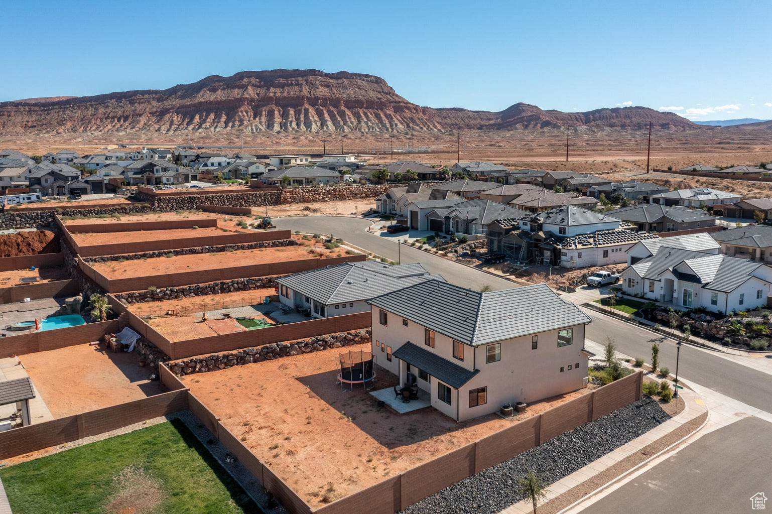 ROADRUNNER RIDGE 5 - Residential