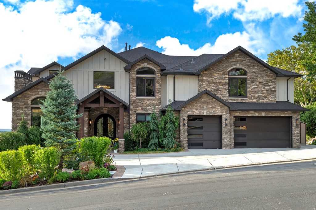 Photo of 2373 E BEAR HILLS CIR, Draper, UT 84020 (MLS # 2152300)