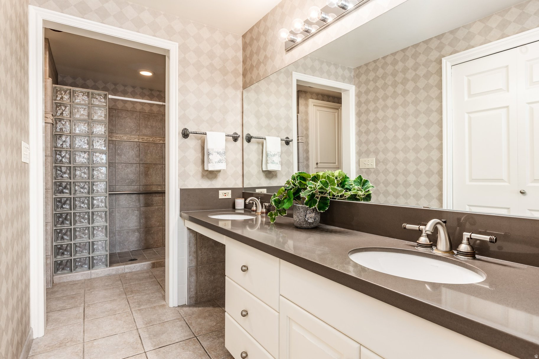 TERRACE FALLS CONDM - Residential