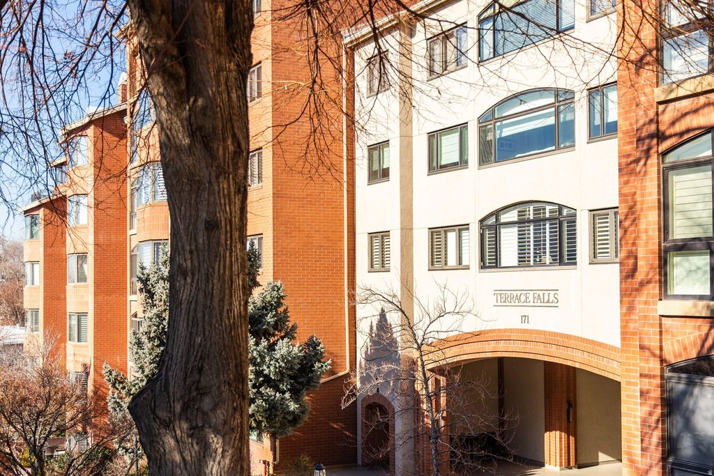 Photo of 171 E 3RD AVE #702, Salt Lake City, UT 84103 (MLS # 2128500)