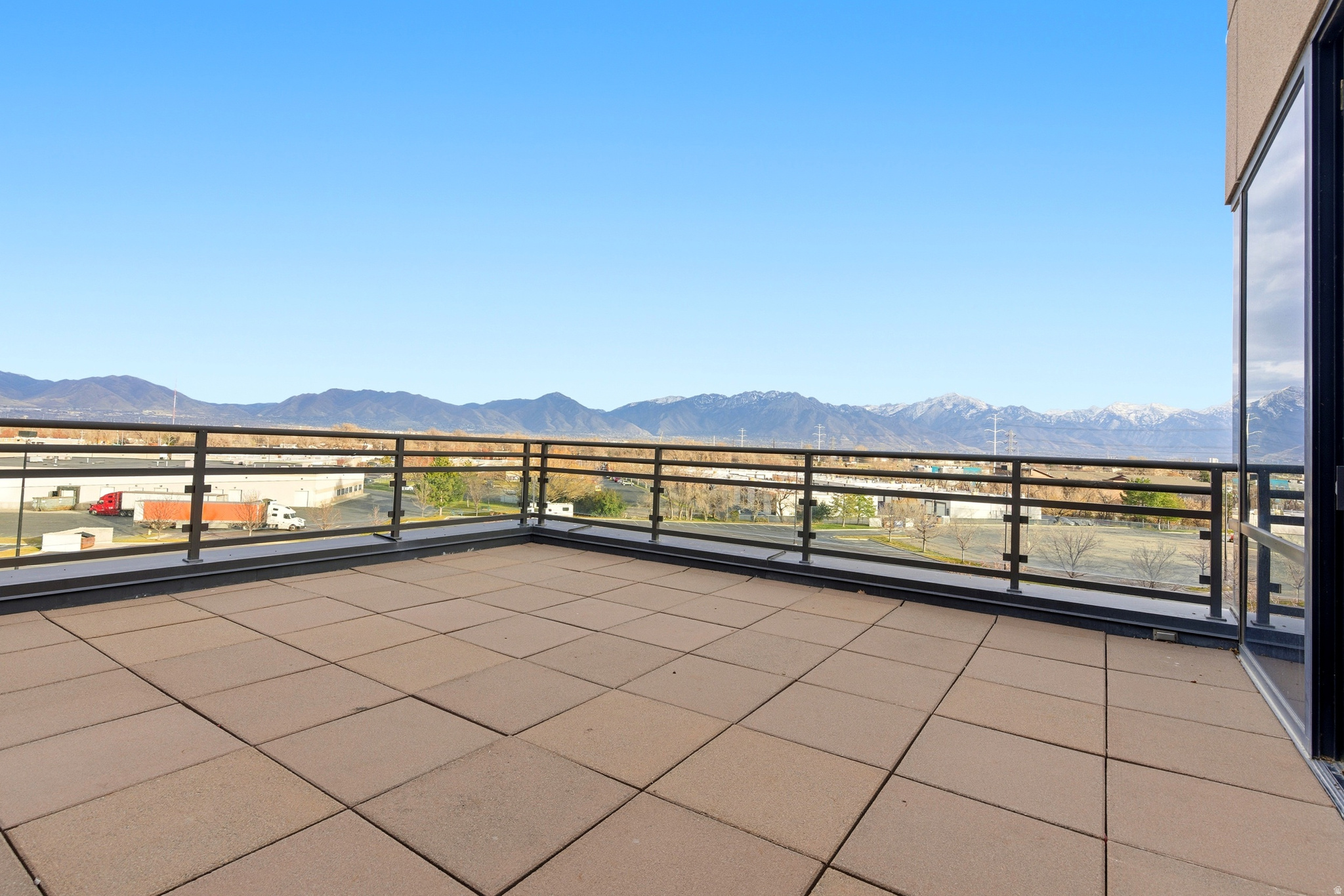 LAKE POINTE - Commercial Lease