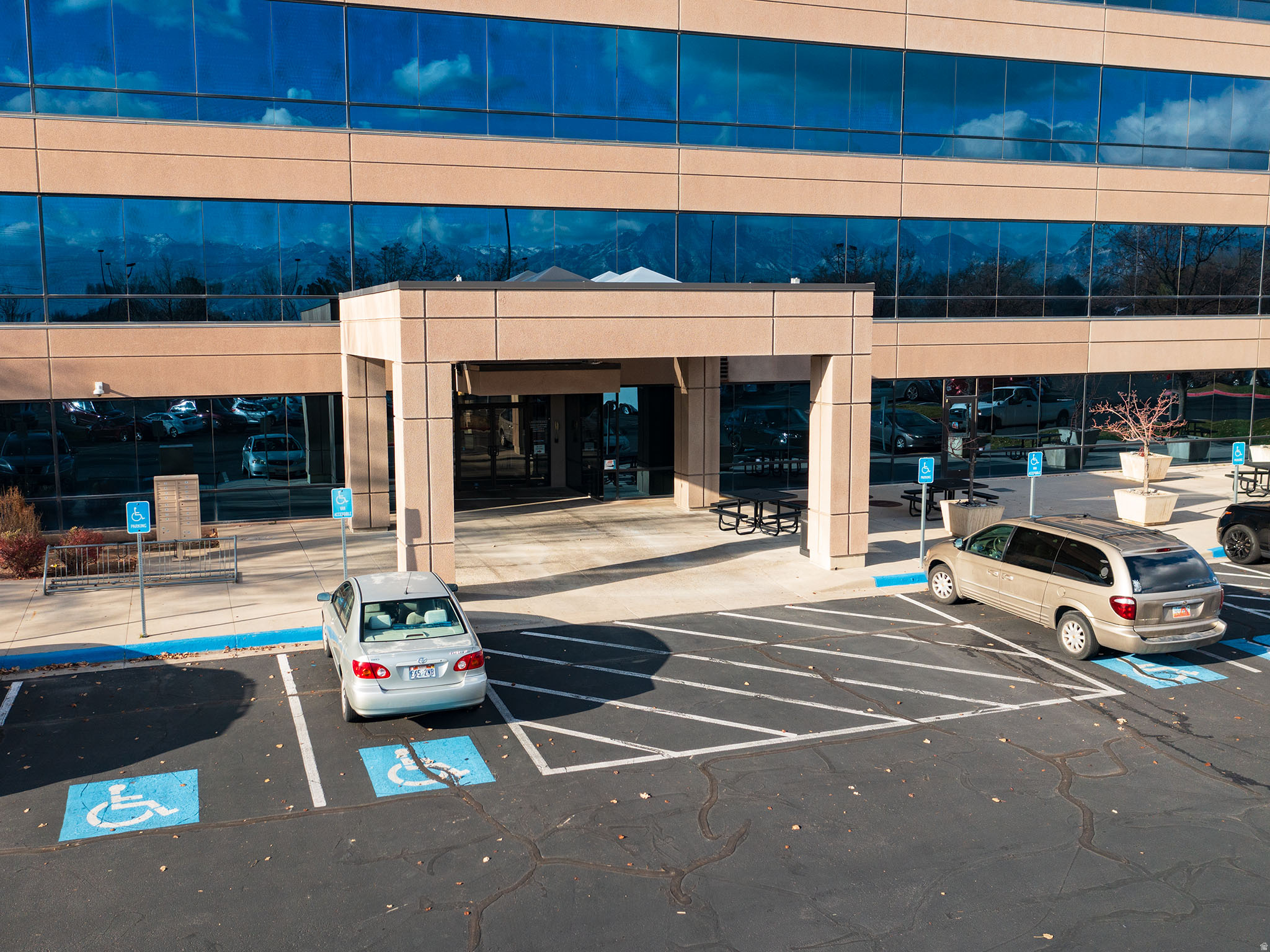 LAKE POINTE - Commercial Lease