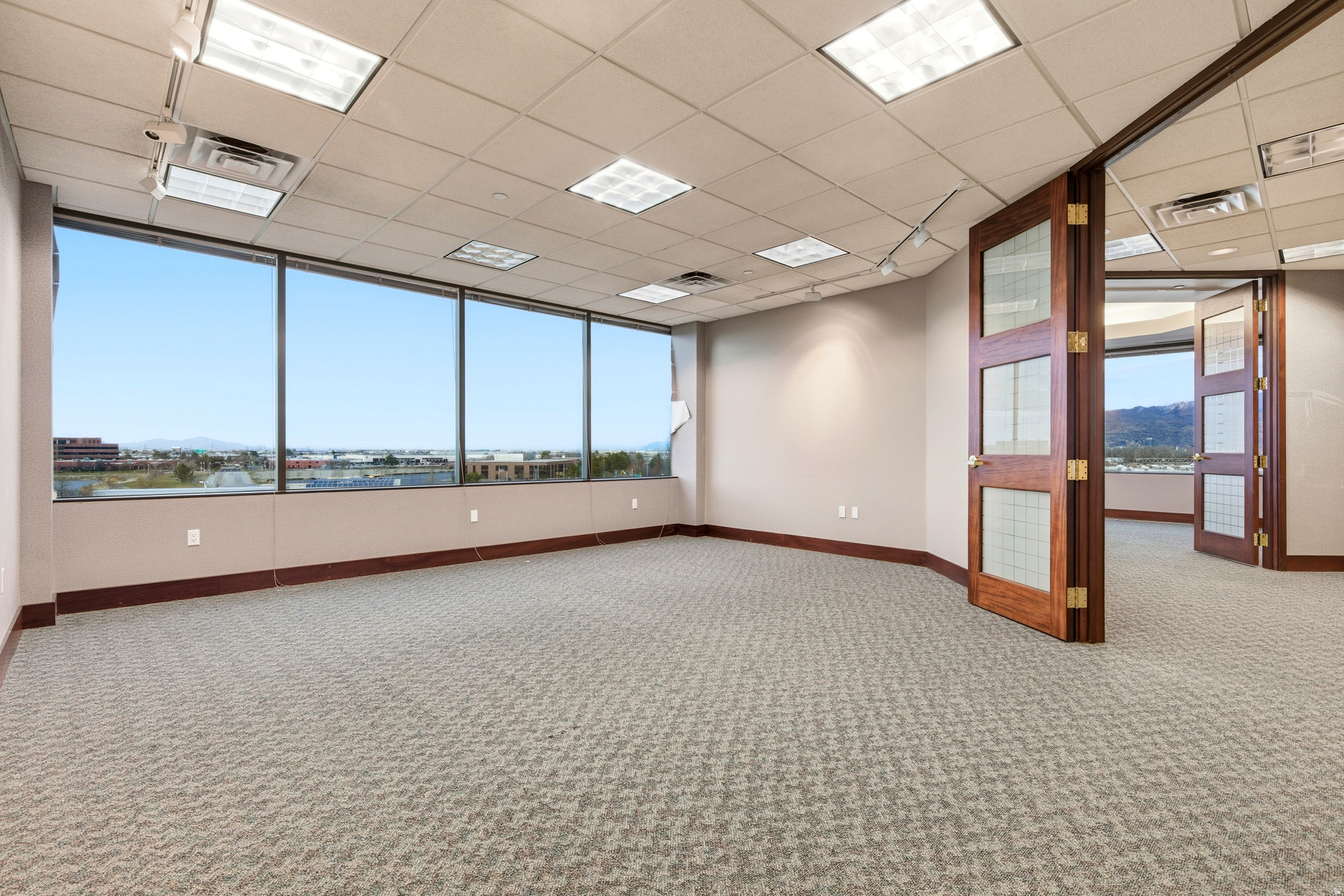 LAKE POINTE - Commercial Lease