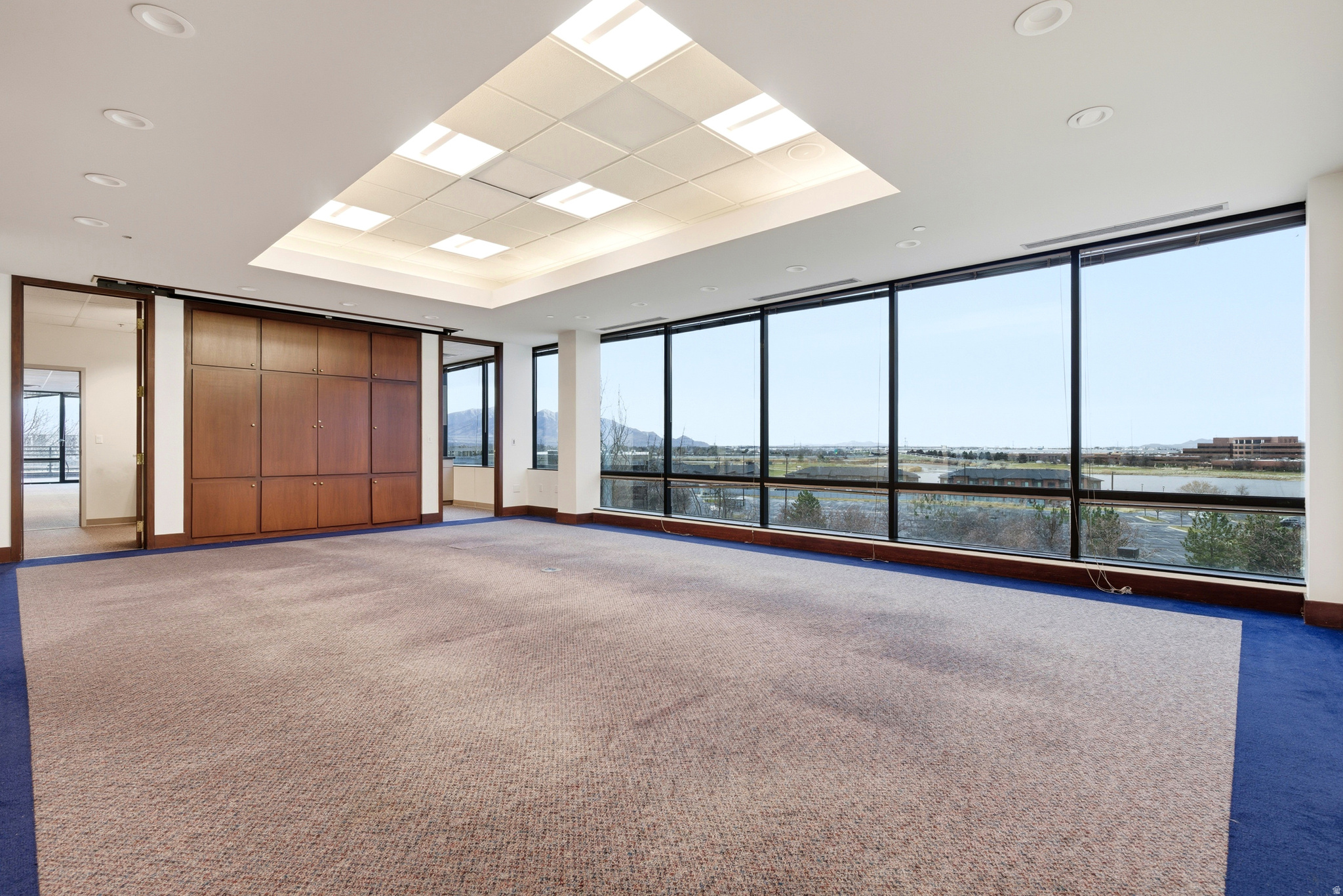 LAKE POINTE - Commercial Lease