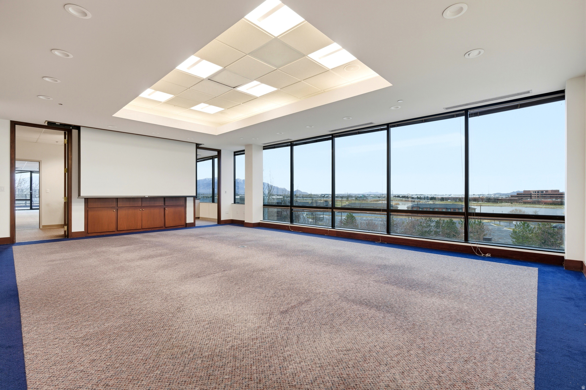 LAKE POINTE - Commercial Lease