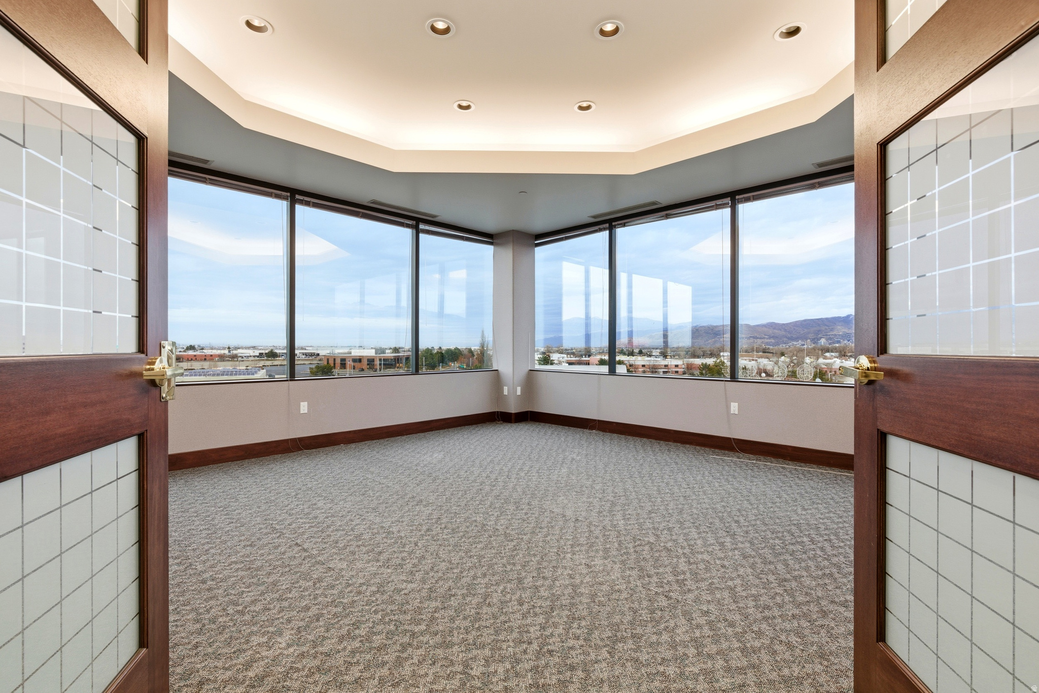 LAKE POINTE - Commercial Lease