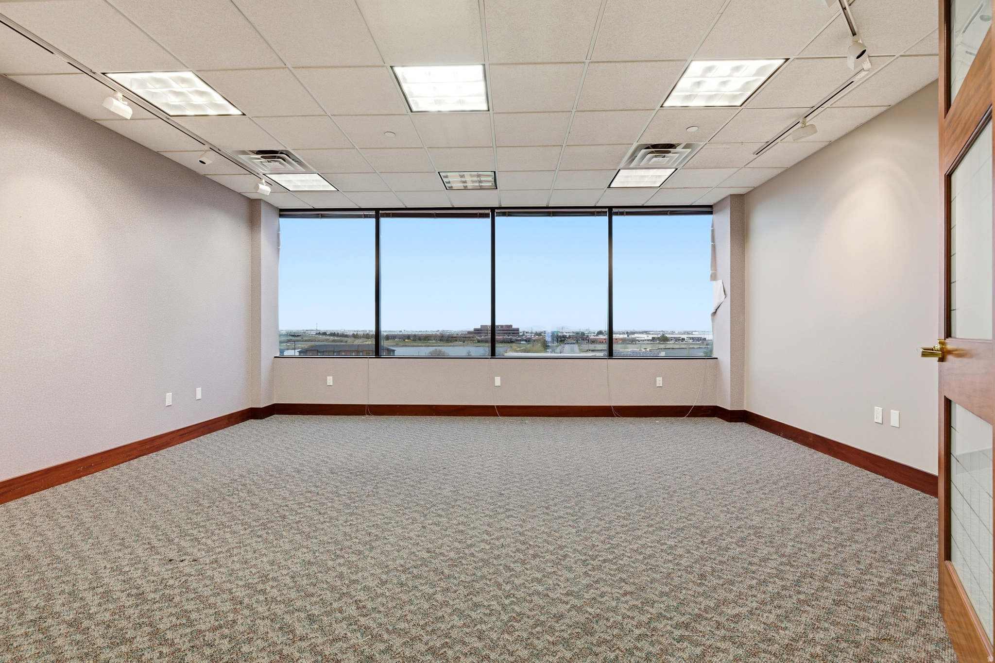 LAKE POINTE - Commercial Lease