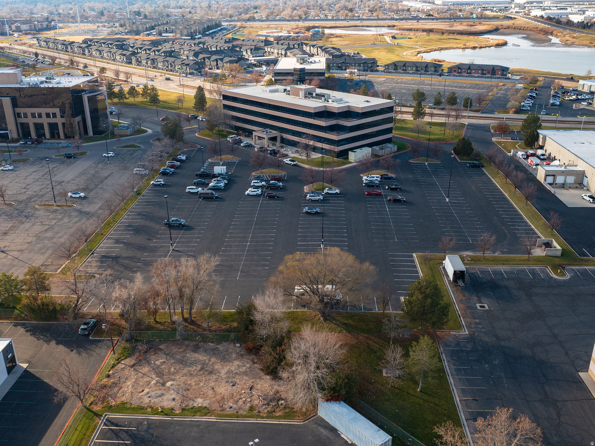 LAKE POINTE - Commercial Lease