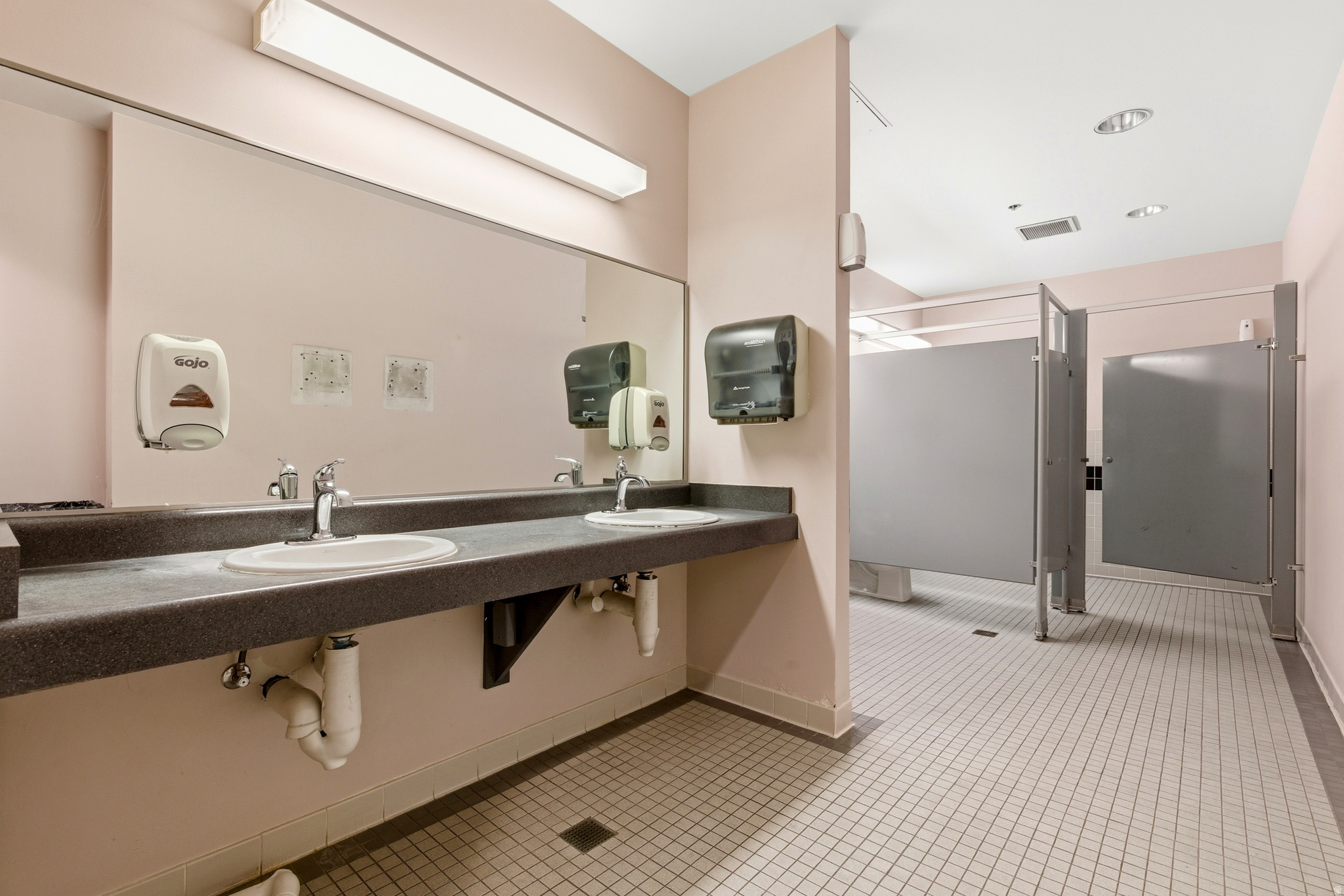 LAKE POINTE - Commercial Lease