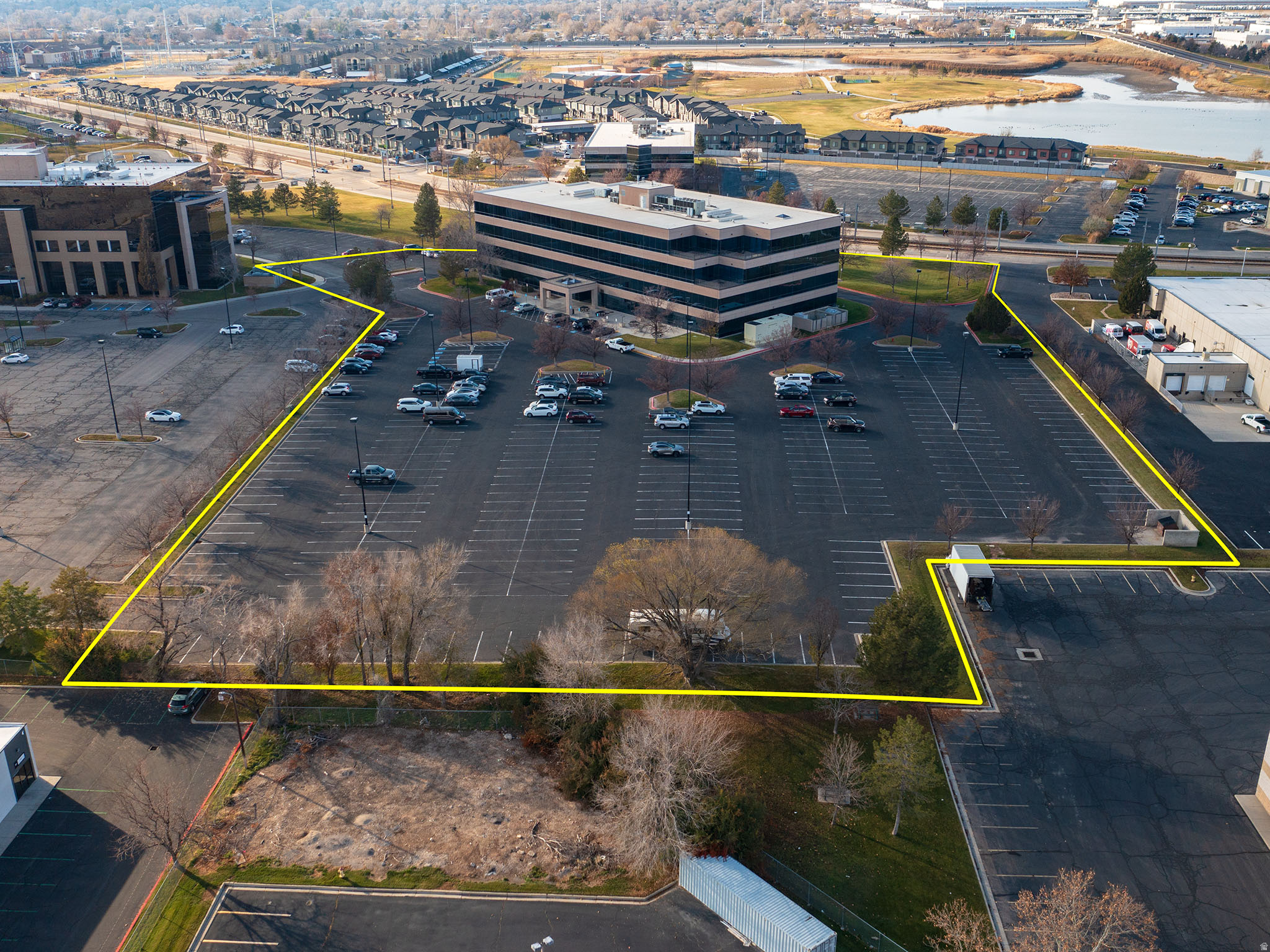 LAKE POINTE - Commercial Lease