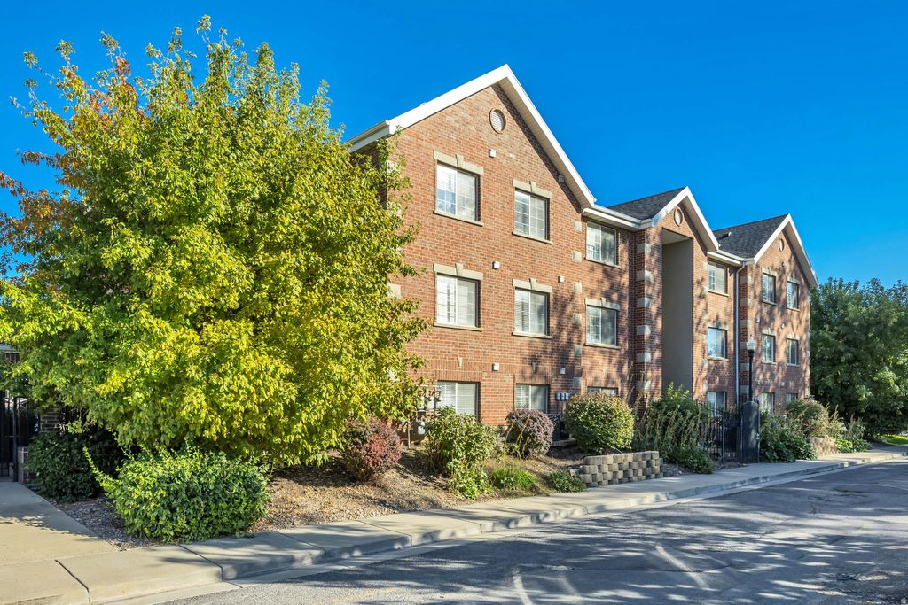 Photo of 325 W 700 N #14, Salt Lake City, UT 84103 (MLS # 2141915)