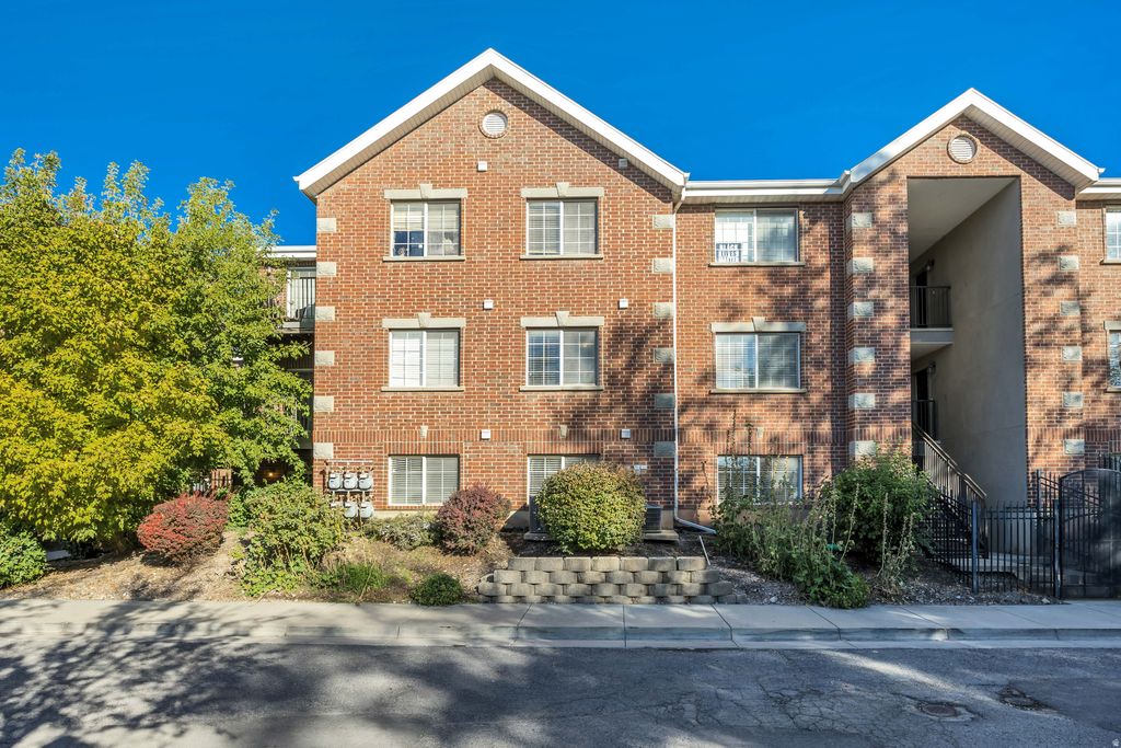 Photo of 325 W 700 N #14, Salt Lake City, UT 84103 (MLS # 2141915)