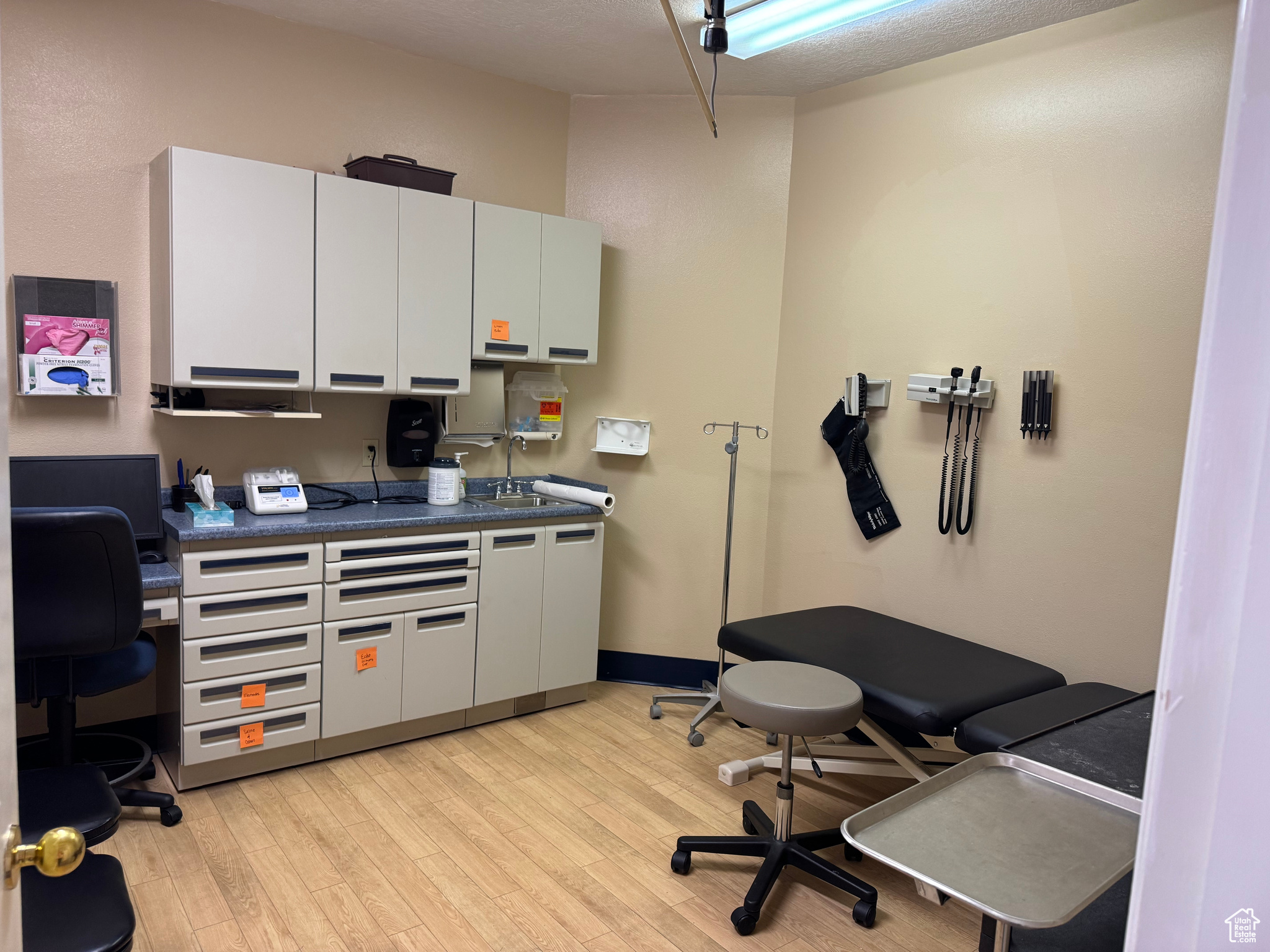 MT VW MEDICAL PLAZA - Commercial Sale