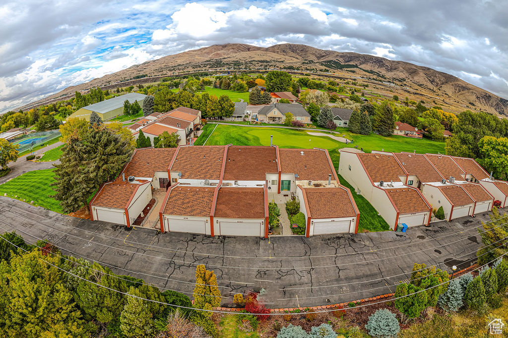 18th Hole!!! At The Country Club! It doesn't get better than this! Enjoy the Location, The Amenities, and the Upgrades! You have to see it! Large Open Concept Living Room and Kitchen! Main Floor Living! With Plenty of Room! 3 Bedrooms and 2.5 Baths! Low Maintenance lifestyle gives you more time to enjoy all that Idaho has to offer! Would you rather be mowing a lawn or hanging out on the golf course? Easy Choice! Give your favorite Agent a call and come check it out!