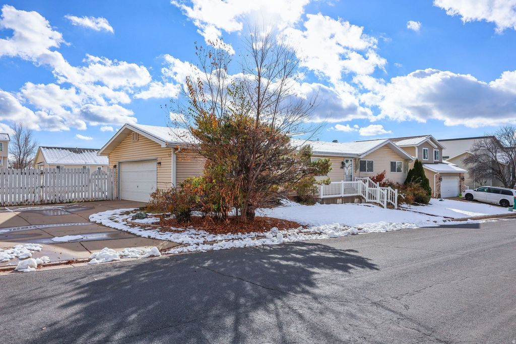 Photo of 1266 E 3125 N, Layton, UT 84040 (MLS # 2125942)