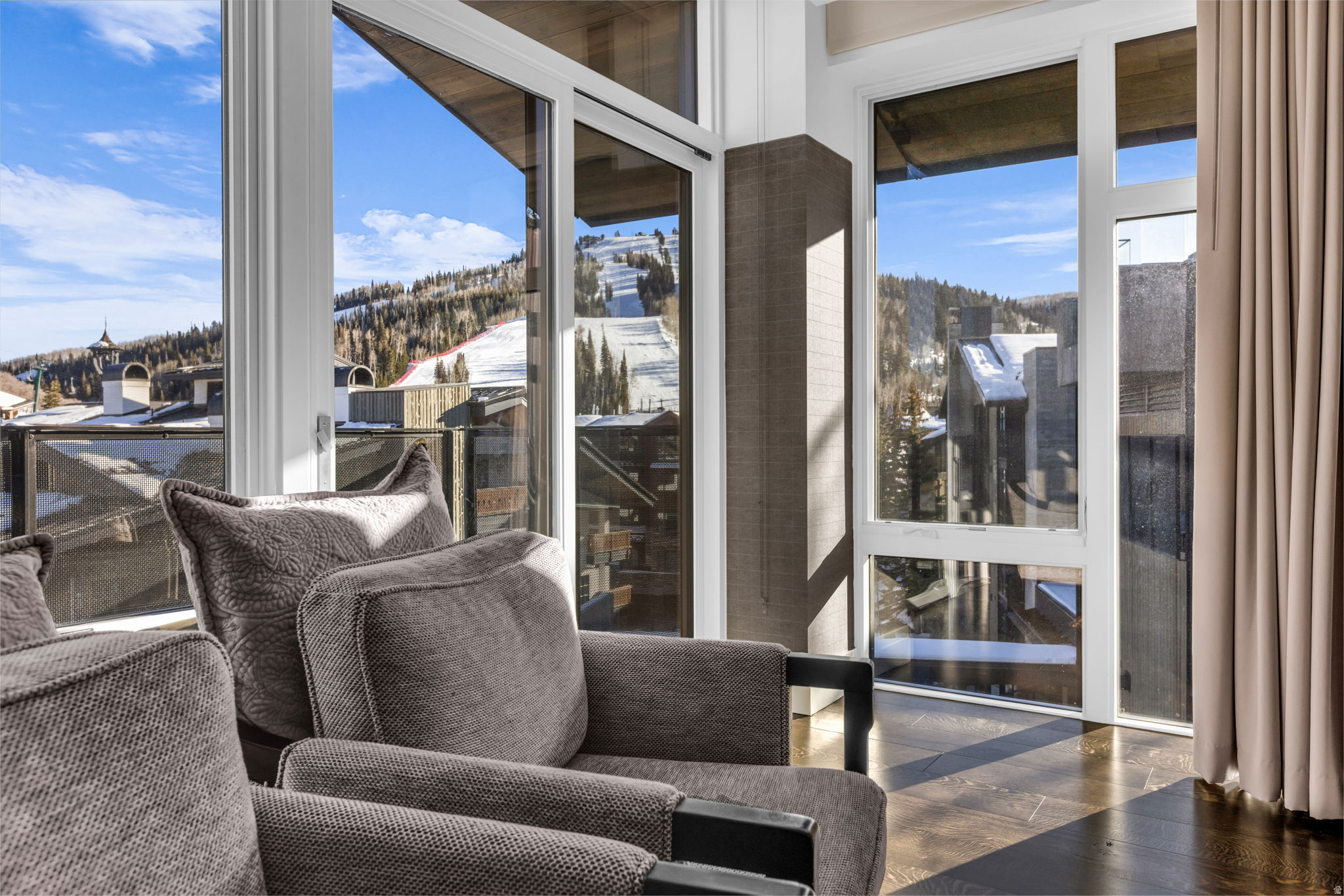 GOLDENER HIRSCH - Residential