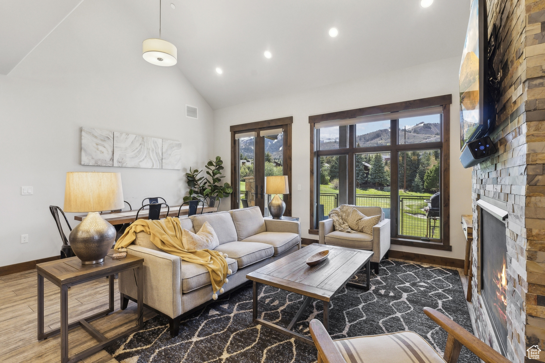 Park City, Utah 84098, United States, 3 Bedrooms Bedrooms, ,3 BathroomsBathrooms,Residential,Pending,181410