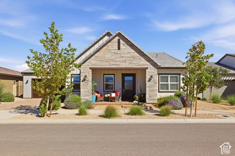Photo of 1226 W CACTUS WREN DR, Saint George, UT 84790 (MLS # 2193111)
