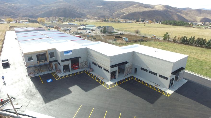 US-40 frontage,  120/240 single phase- Available  Flex warehouse Industrial-Warehouse/Distribution 3 Spaces available 30x60  Property Highlights   Rate: $1.50/SF NNN   3 spaces available, 30' x 60'   120/240 single phase   14 ft overhead doors