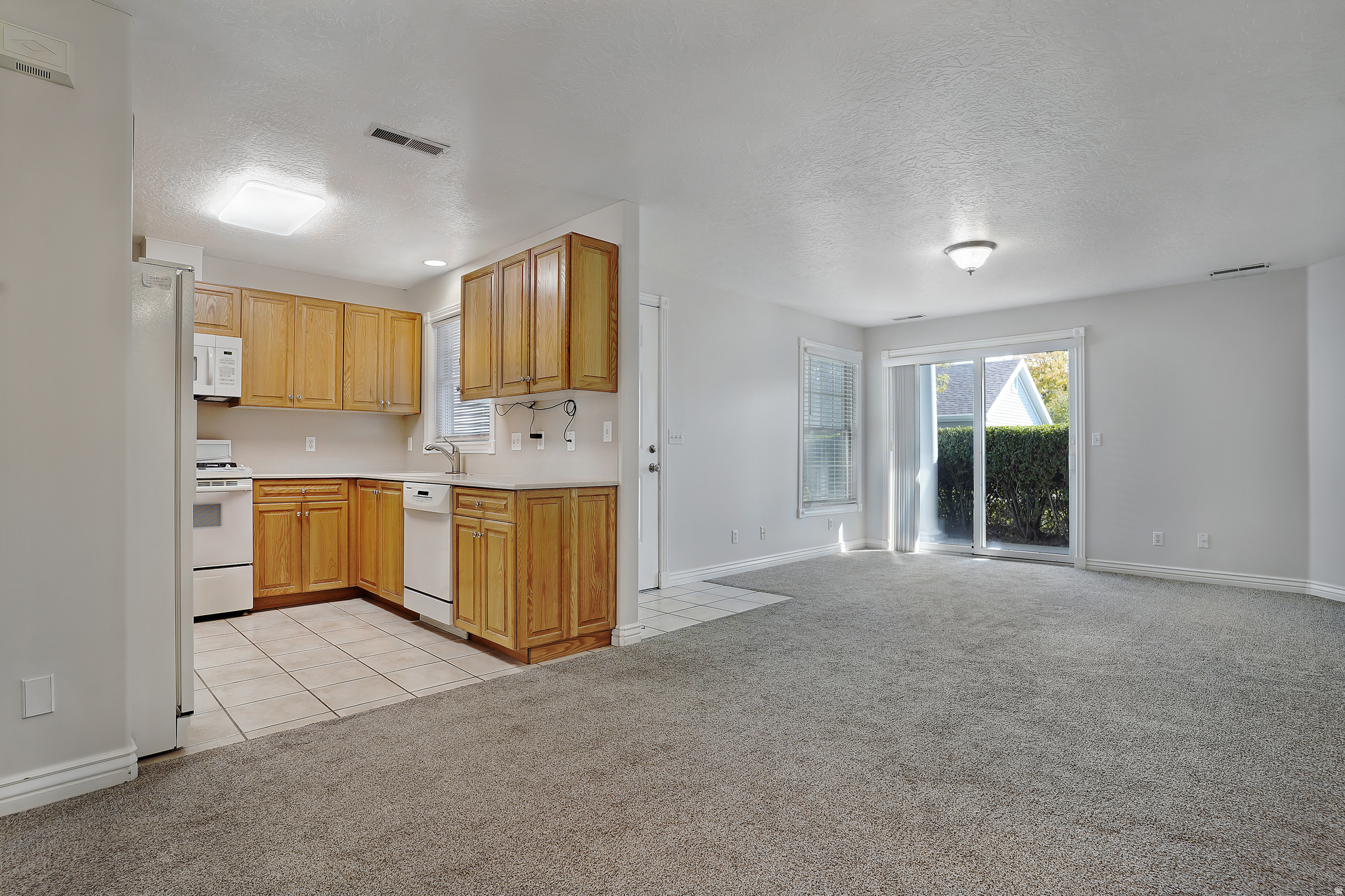 FIVE STAR CONDO - Residential