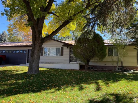 Photo of 600 N MAPLE DR W, Smithfield, UT 84335 (MLS # 2116766)