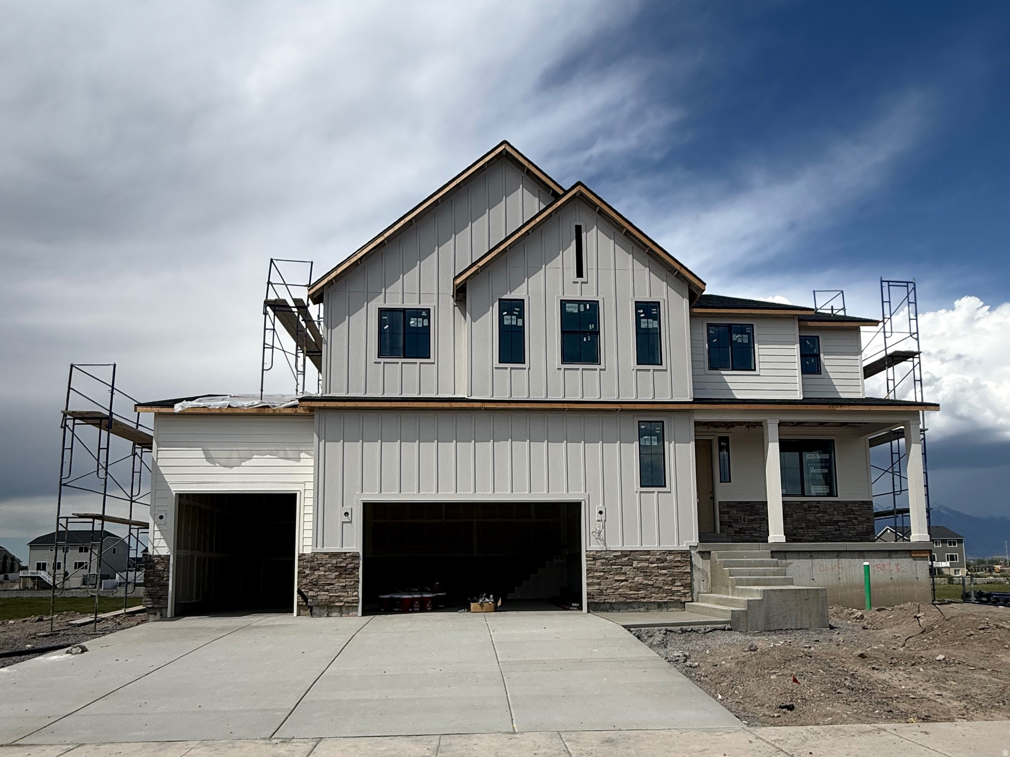 NORTH LAKE MEADOWS - Residential