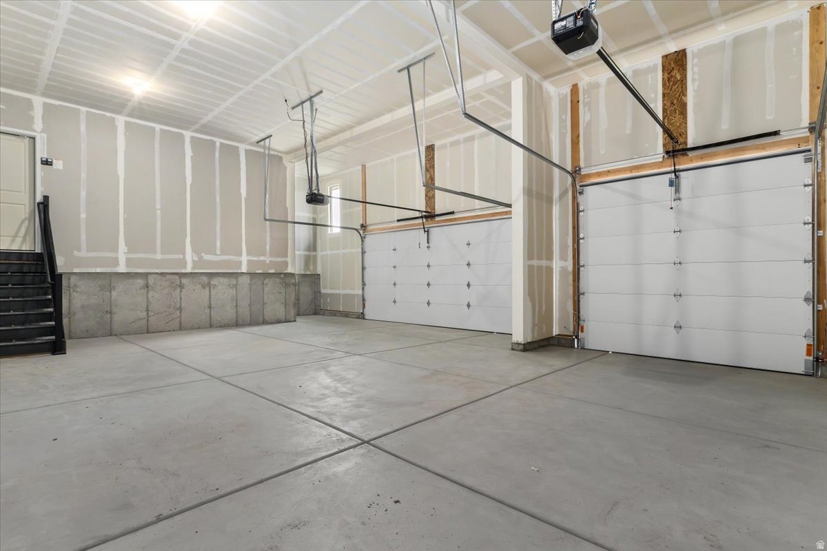 NORTH LAKE MEADOWS - Residential