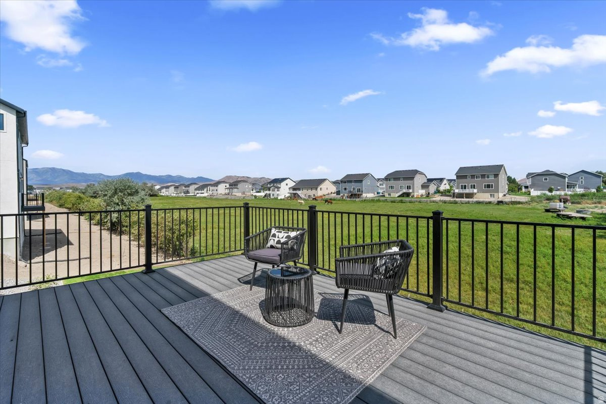 NORTH LAKE MEADOWS - Residential