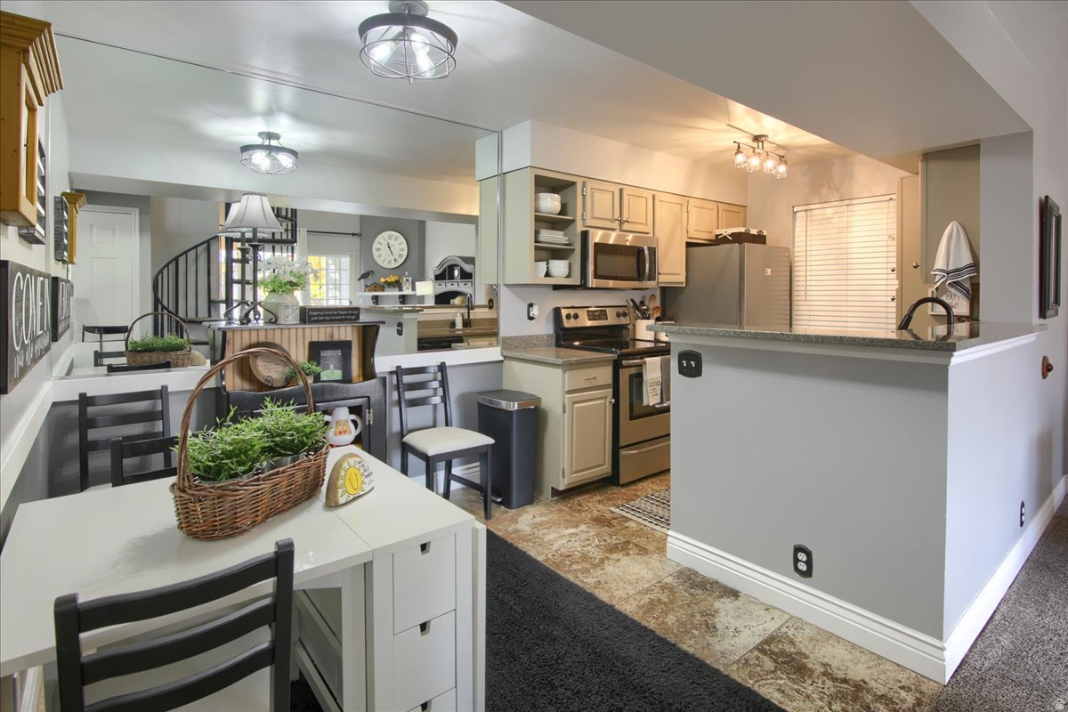 CARRIAGE CROSSING - Residential