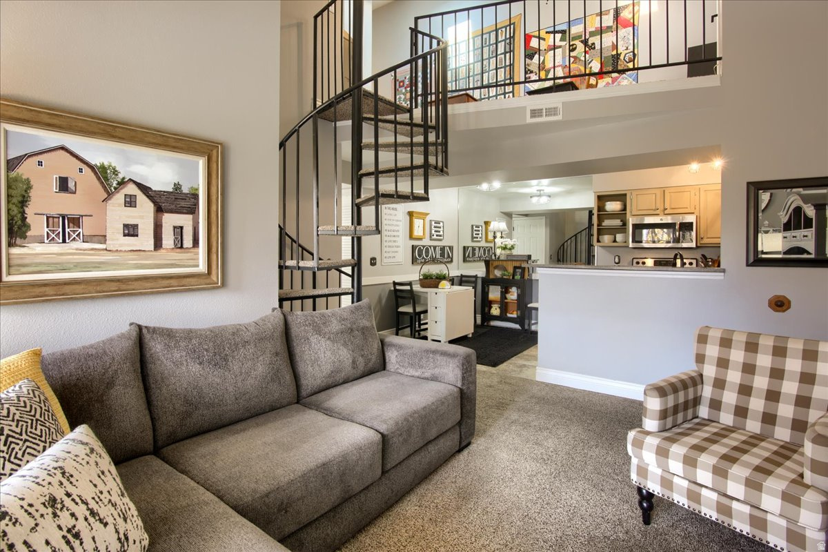 CARRIAGE CROSSING - Residential