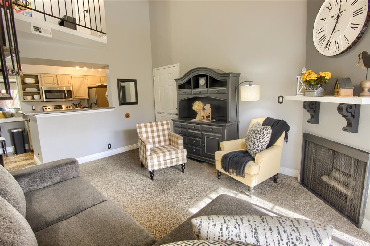 CARRIAGE CROSSING - Residential