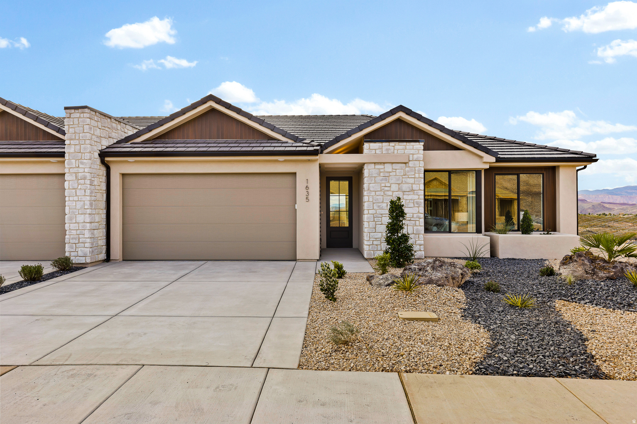 PAINTED SANDS - Residential Income