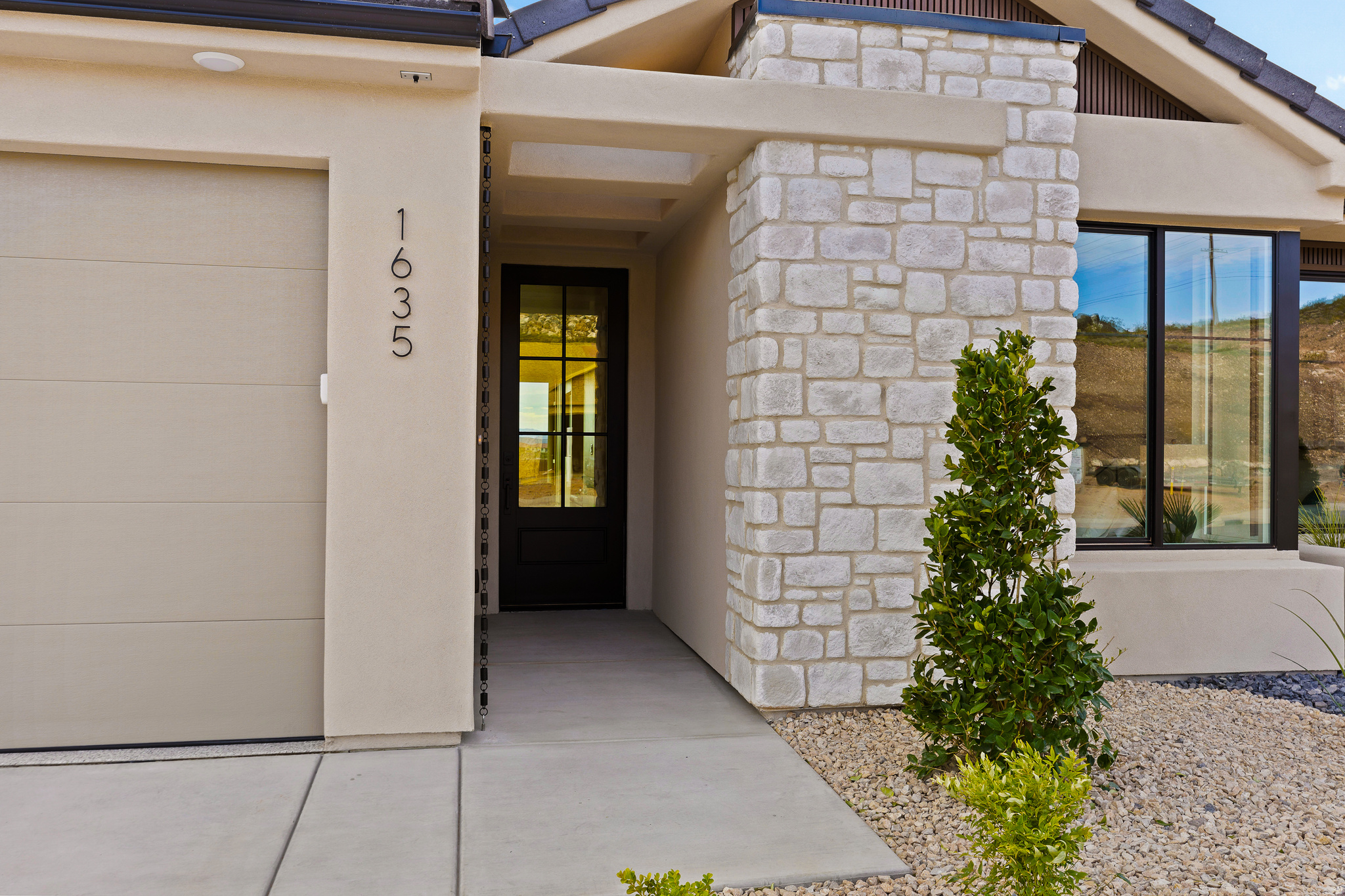 PAINTED SANDS - Residential Income