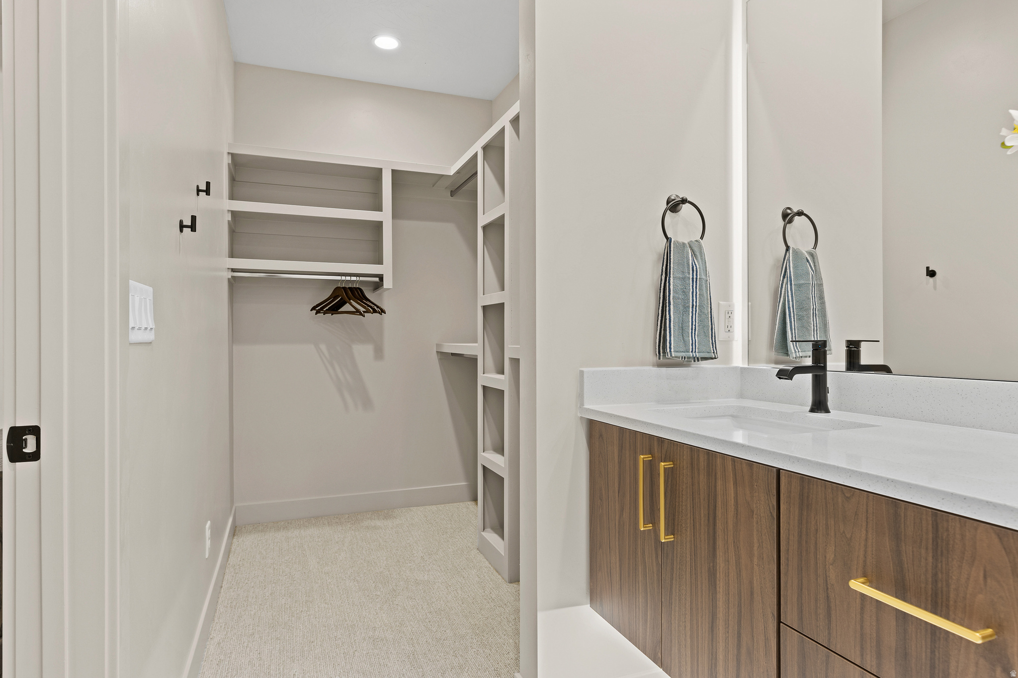 PAINTED SANDS - Residential Income