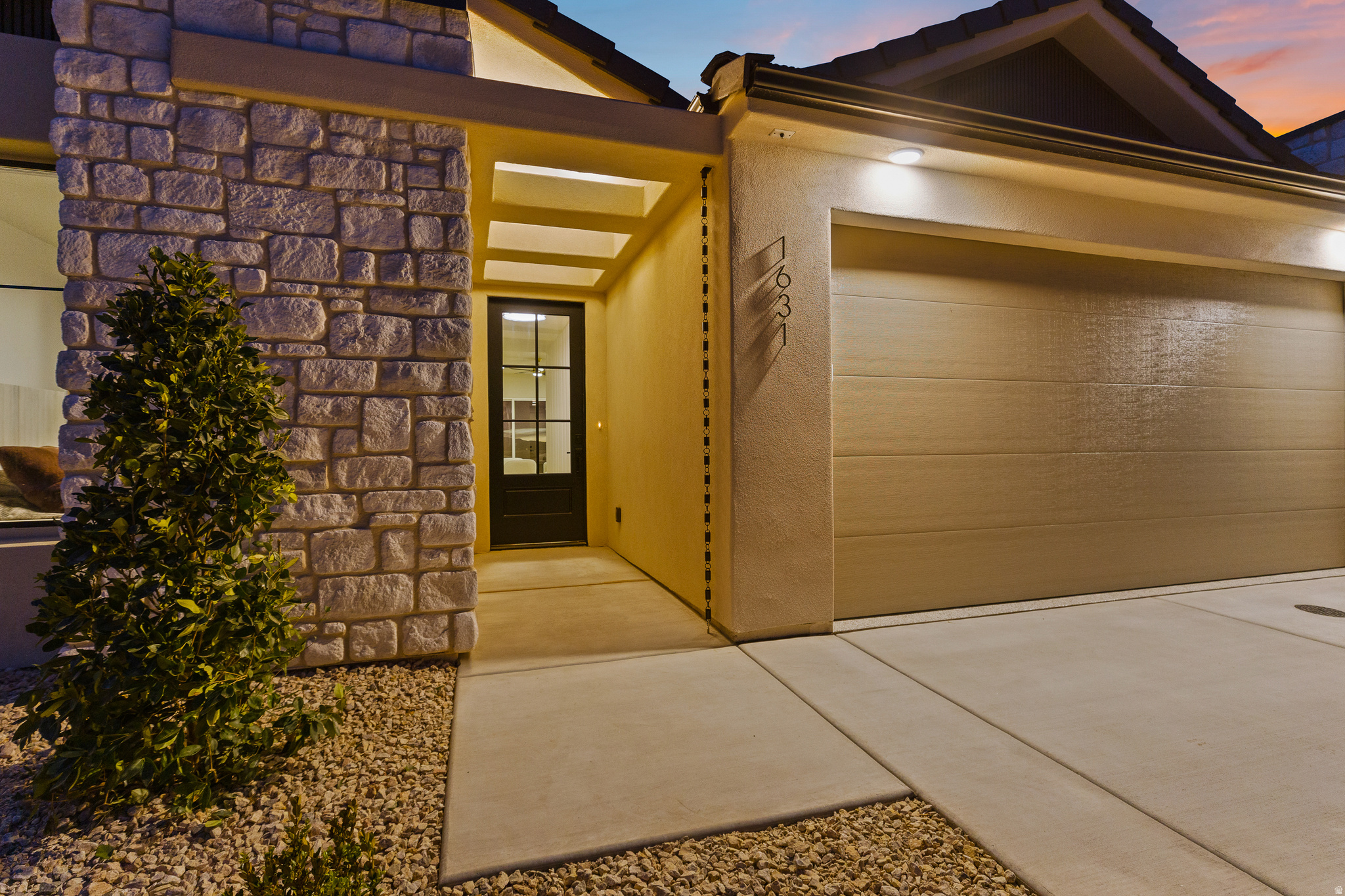 PAINTED SANDS - Residential Income