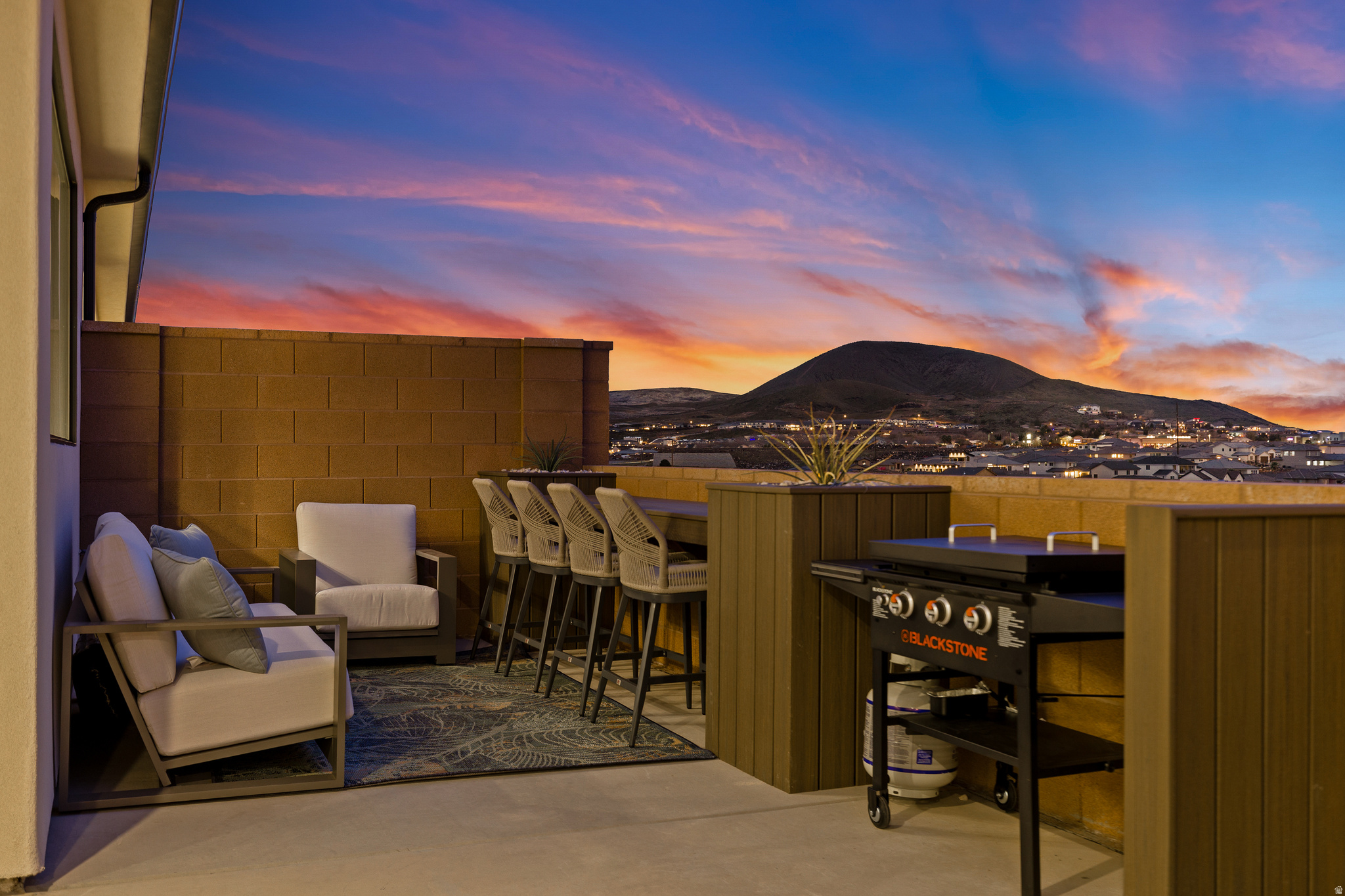 PAINTED SANDS - Residential Income