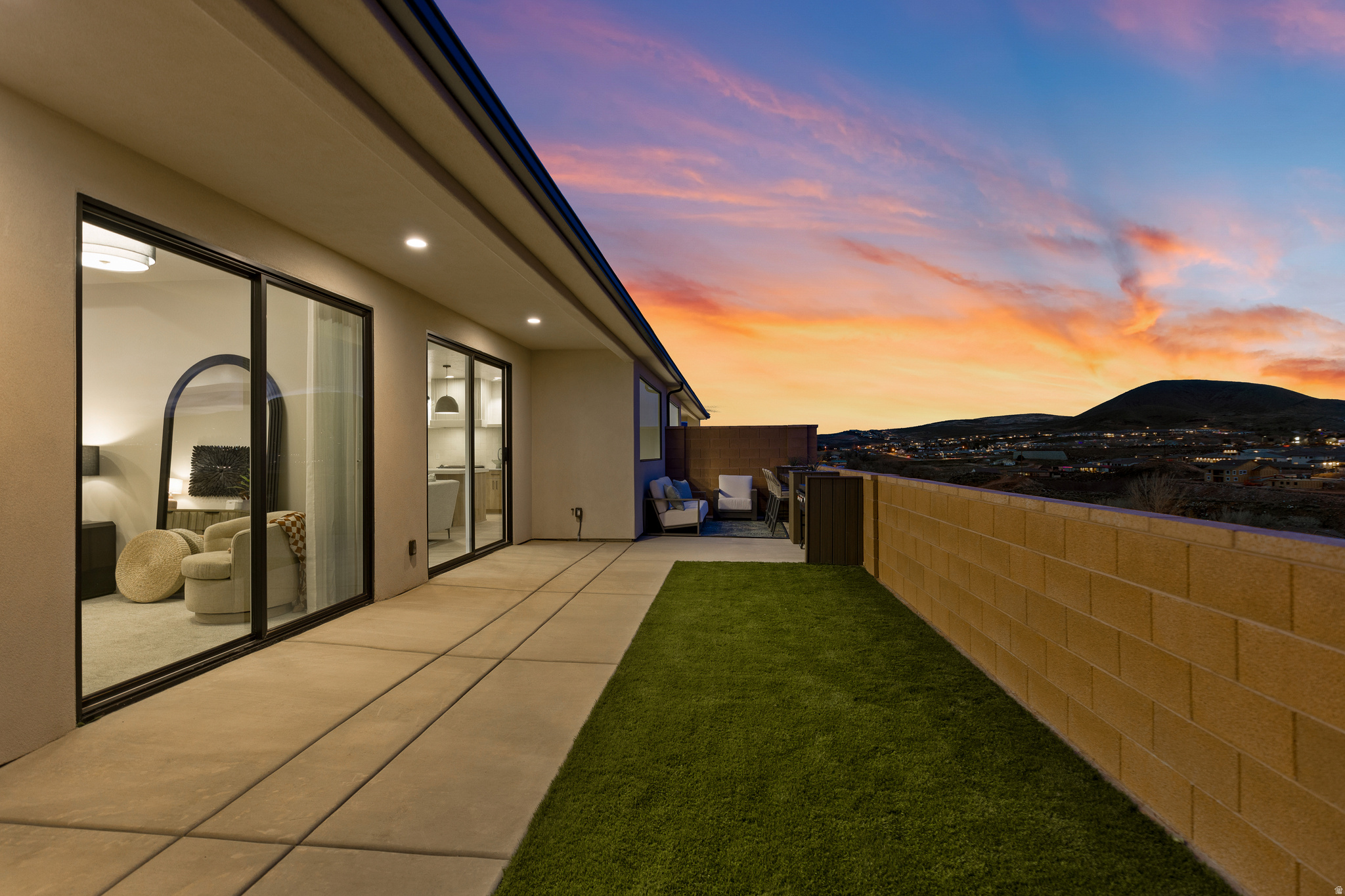 PAINTED SANDS - Residential Income