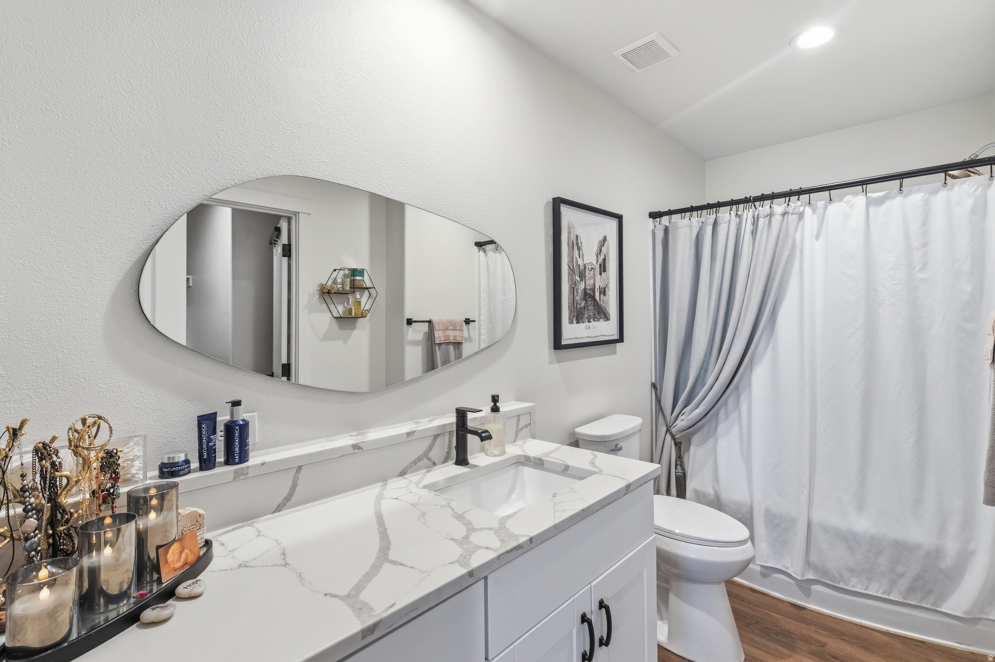 PALATIAL LIVING - Residential