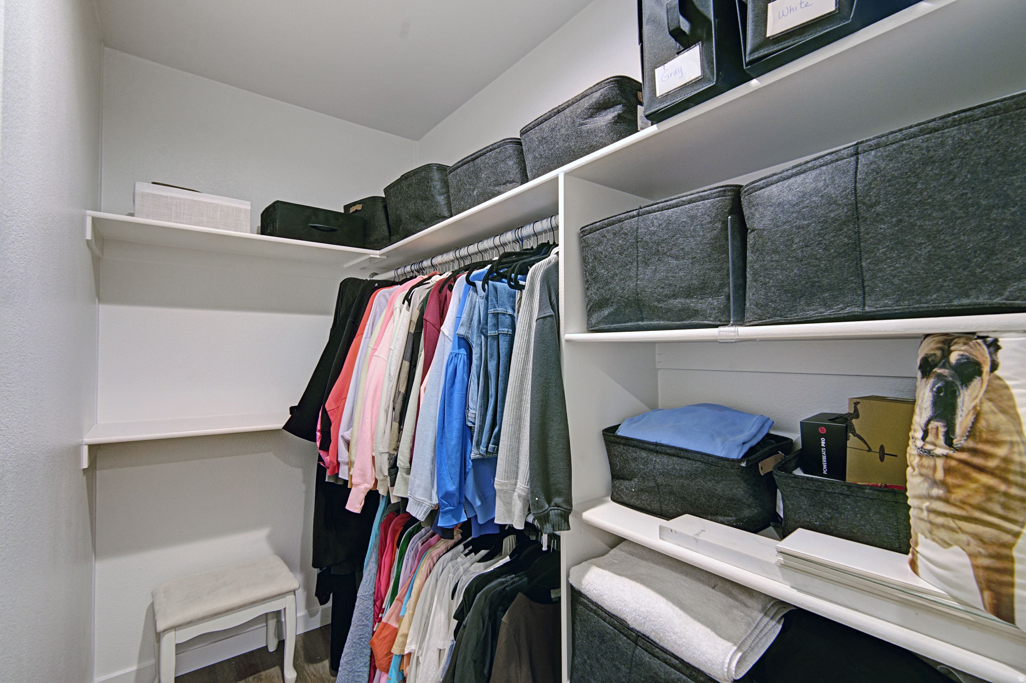 PALATIAL LIVING - Residential