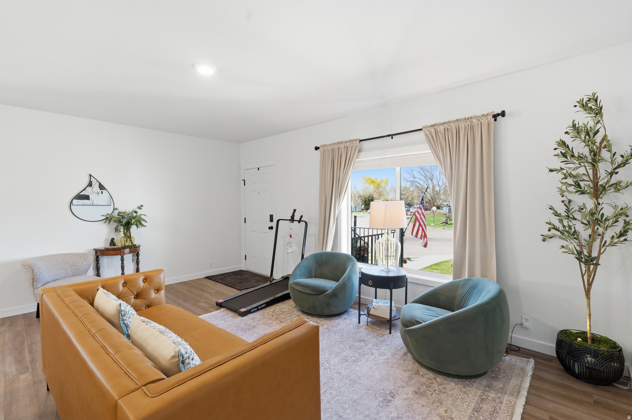 PALATIAL LIVING - Residential