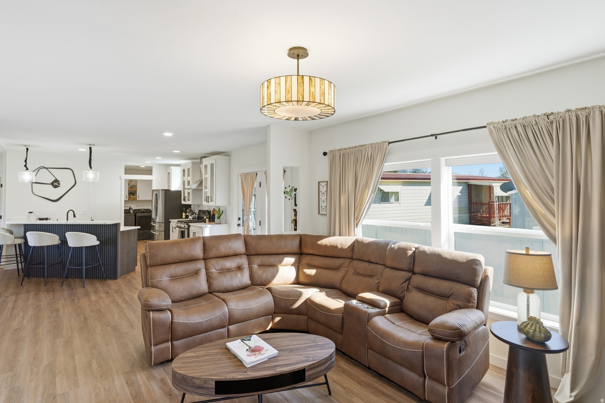 PALATIAL LIVING - Residential