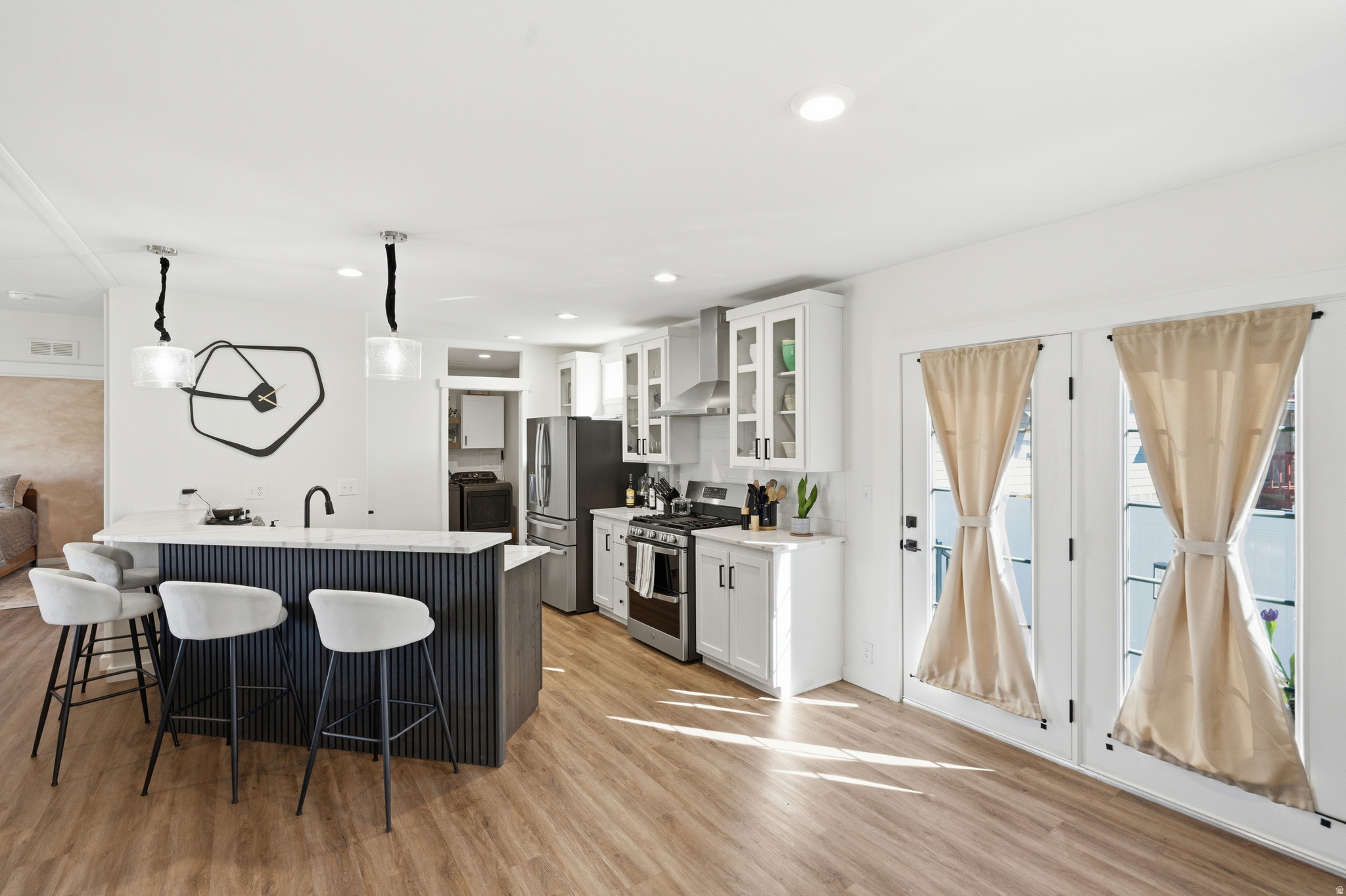 PALATIAL LIVING - Residential