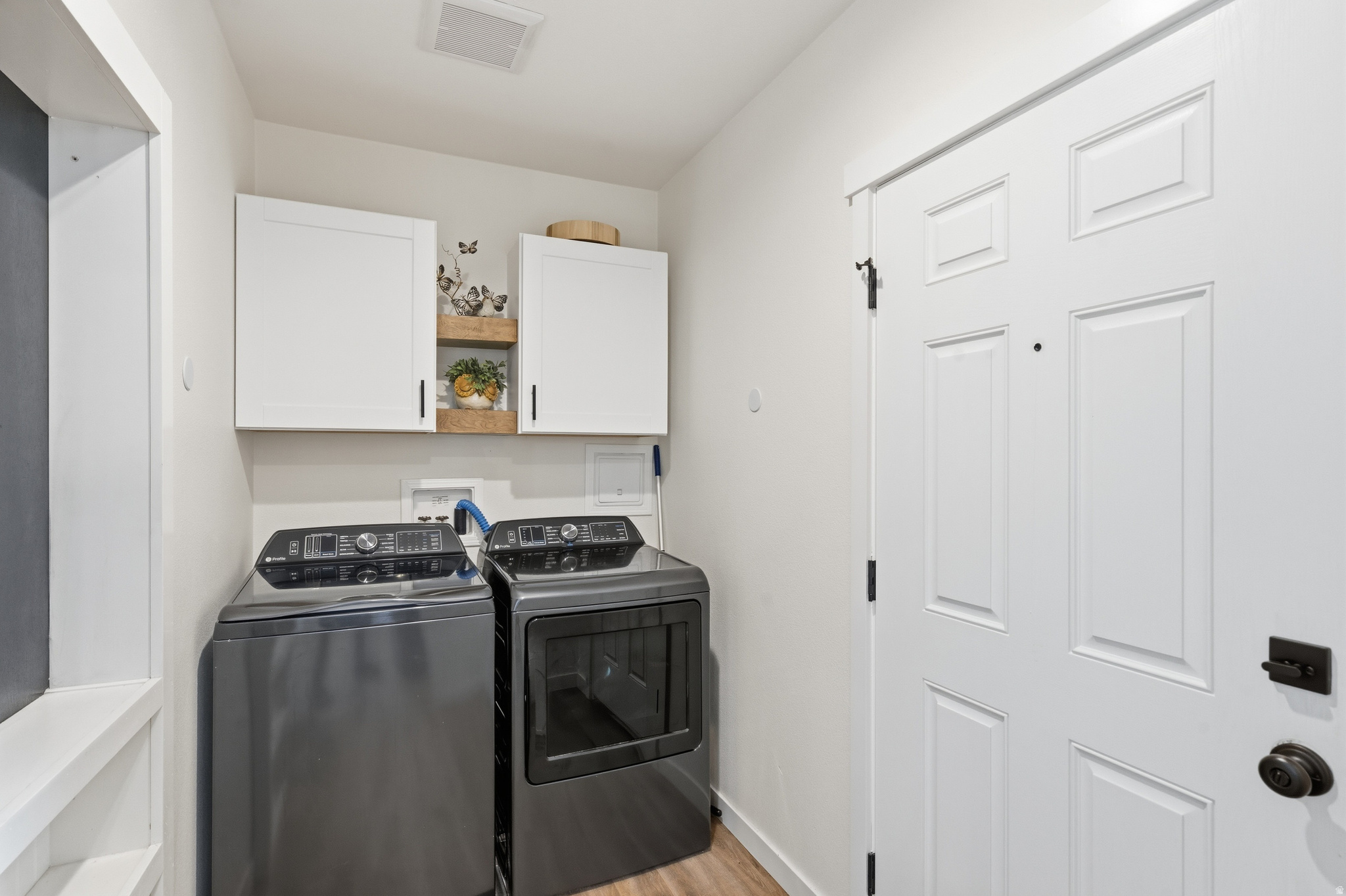 PALATIAL LIVING - Residential