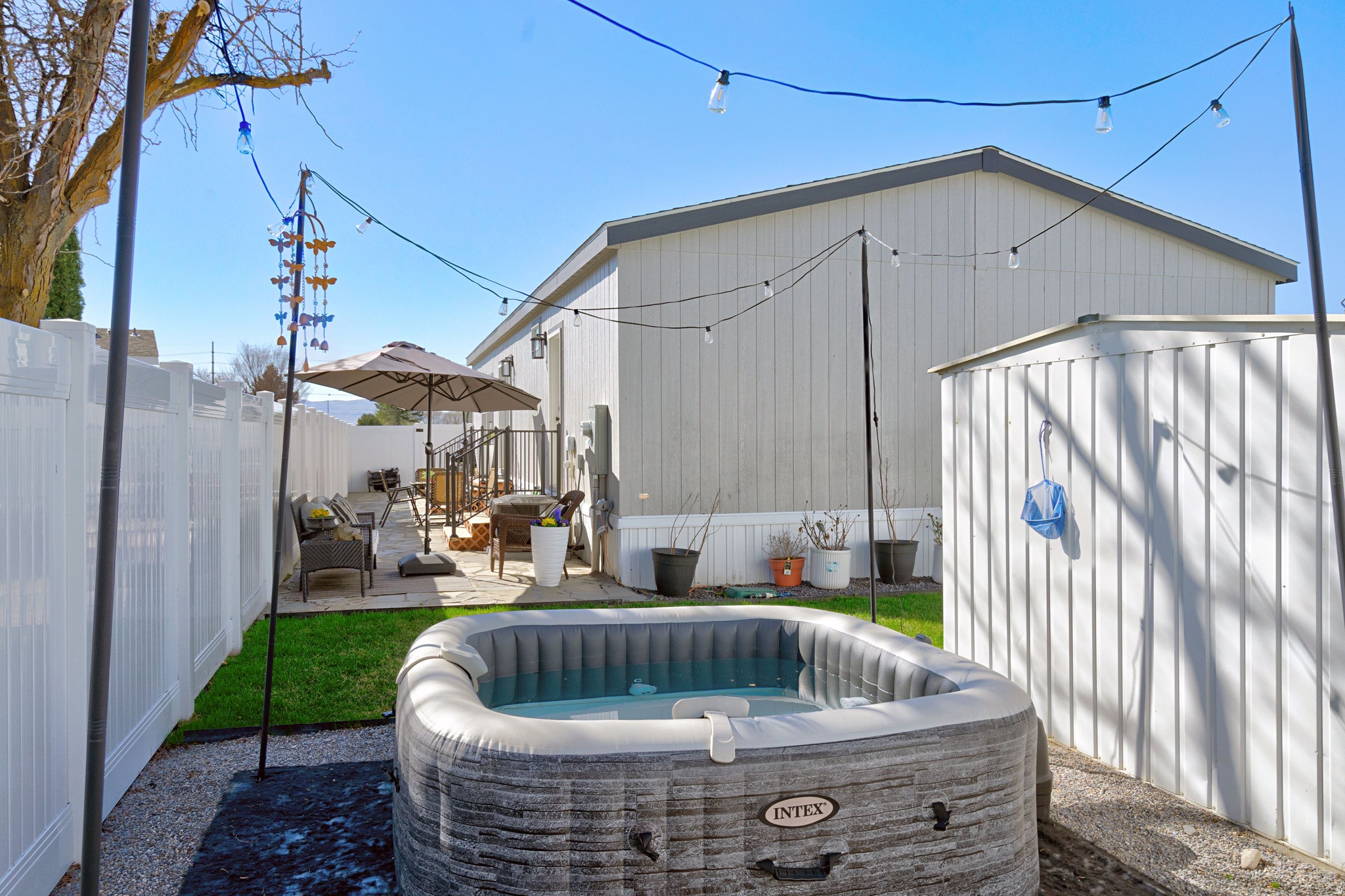 PALATIAL LIVING - Residential