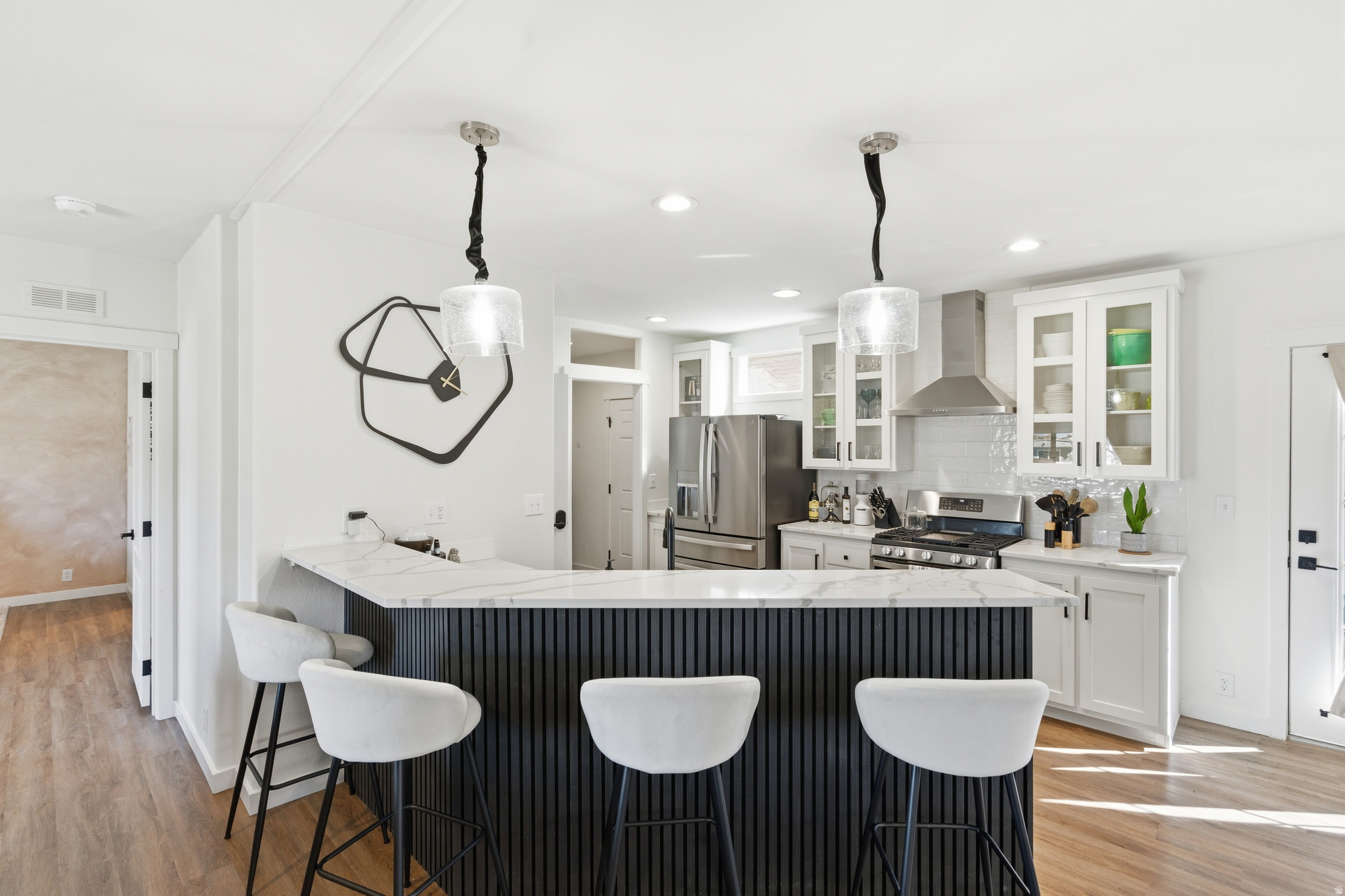 PALATIAL LIVING - Residential