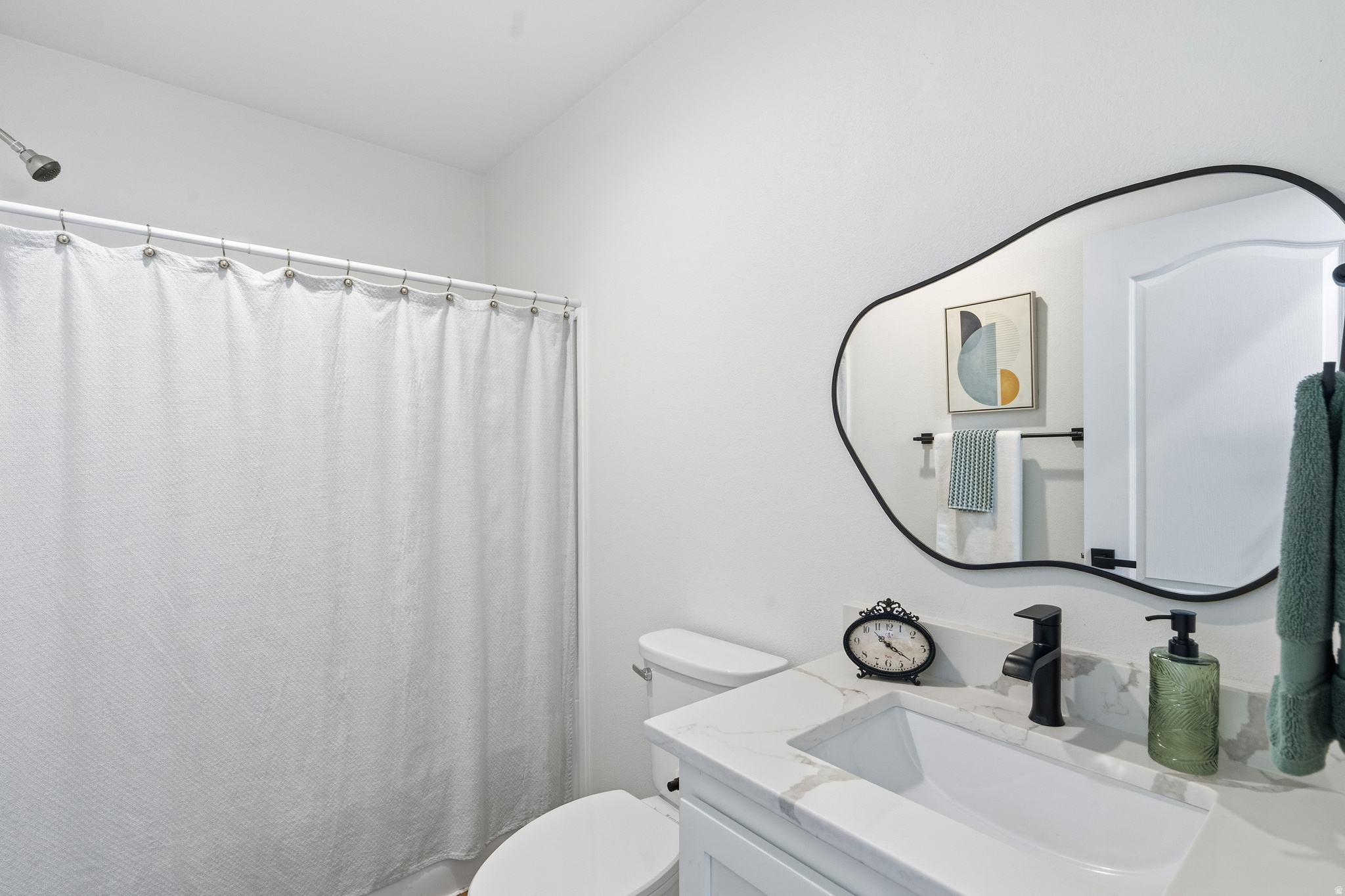 PALATIAL LIVING - Residential